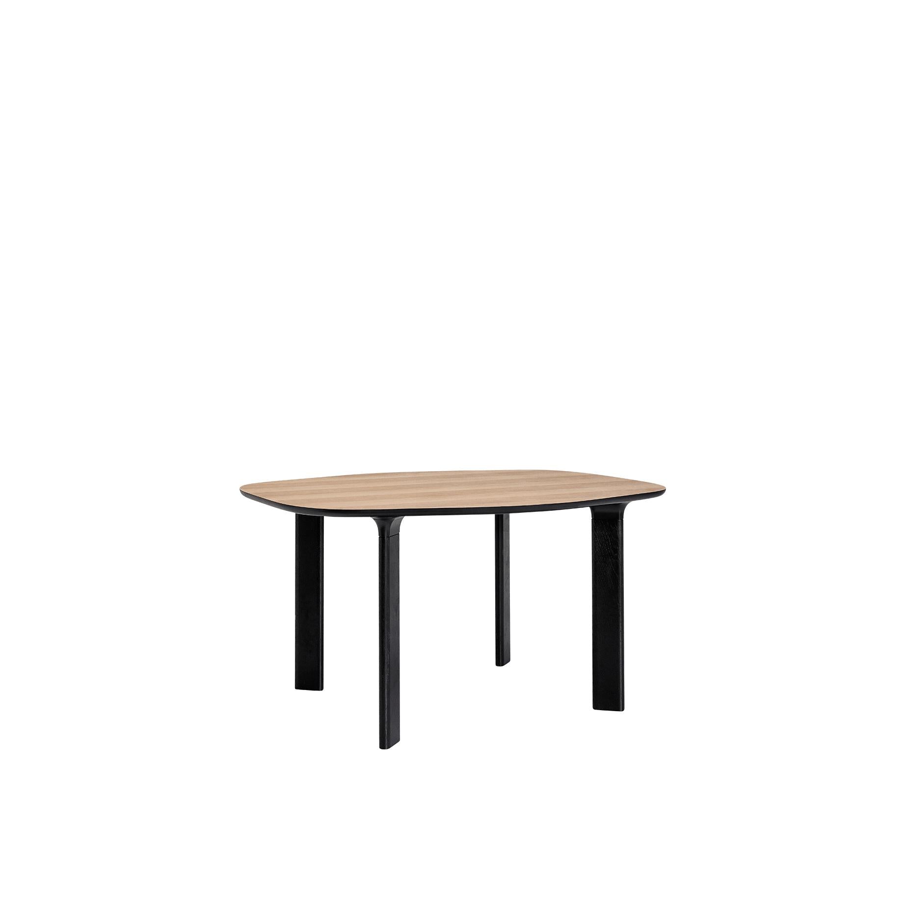 Fritz Hansen Analog Tabelle 130 cm, Walnussfurnier / schwarze Lackbeine