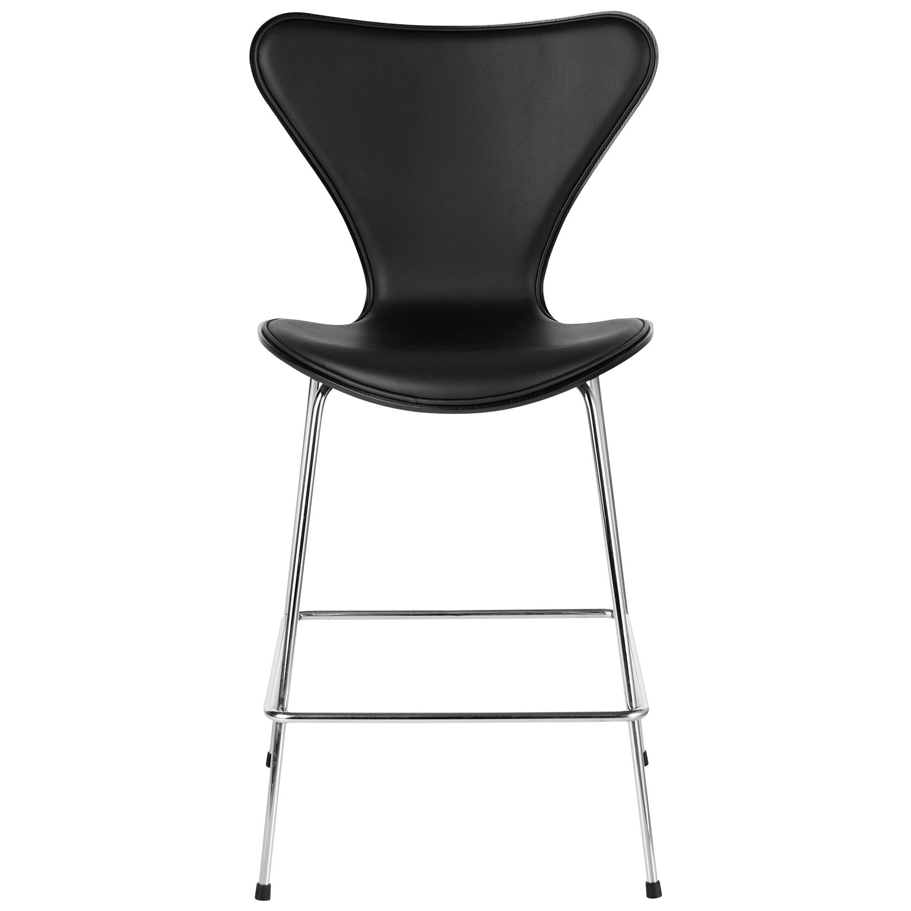 Fritz Hansen Serie 7 Bar Stuhl Front Polsterleder 64 cm, schwarz