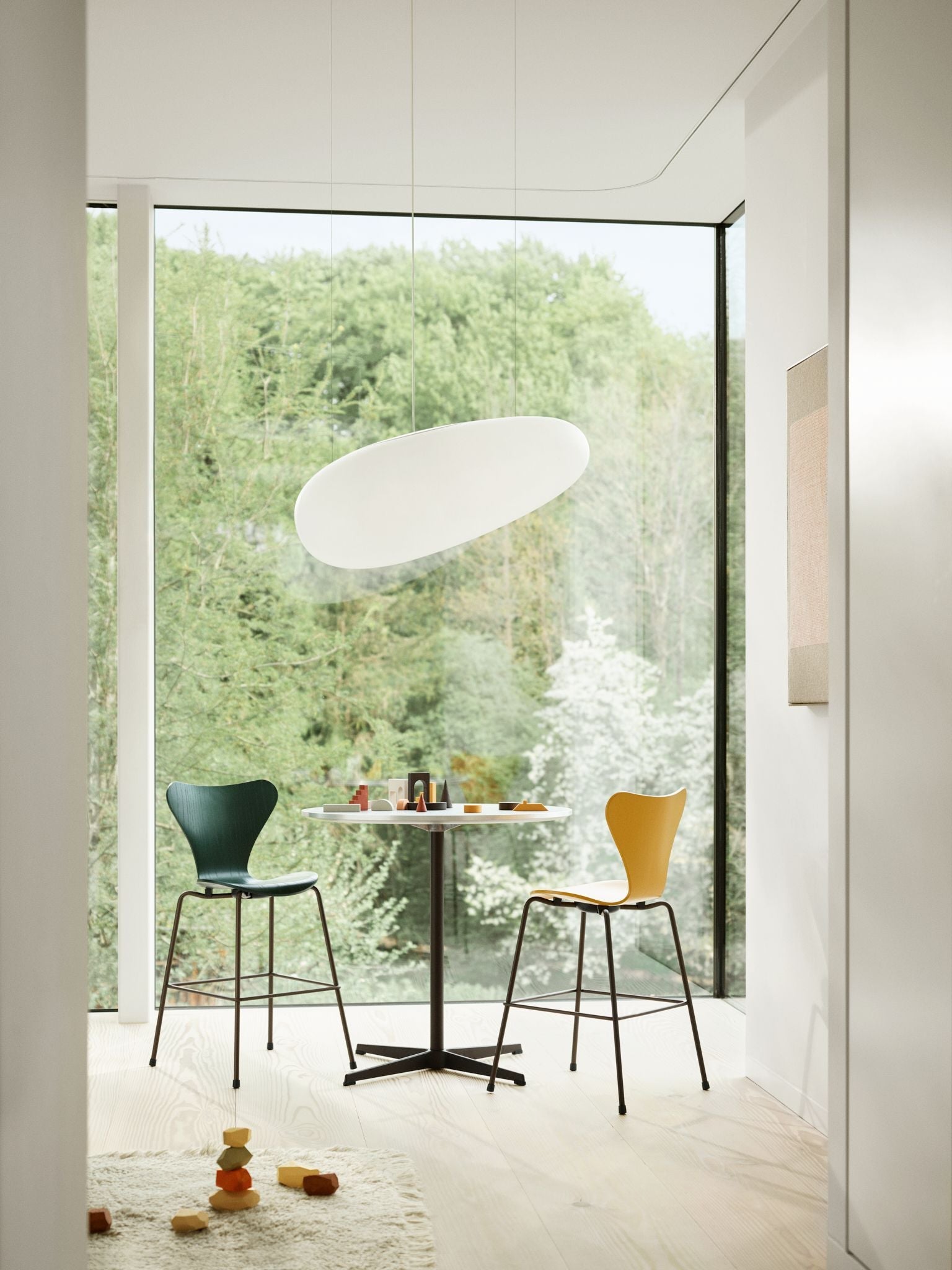 Fritz Hansen Series 7 Silla junior, bronce marrón/amarillo quemado