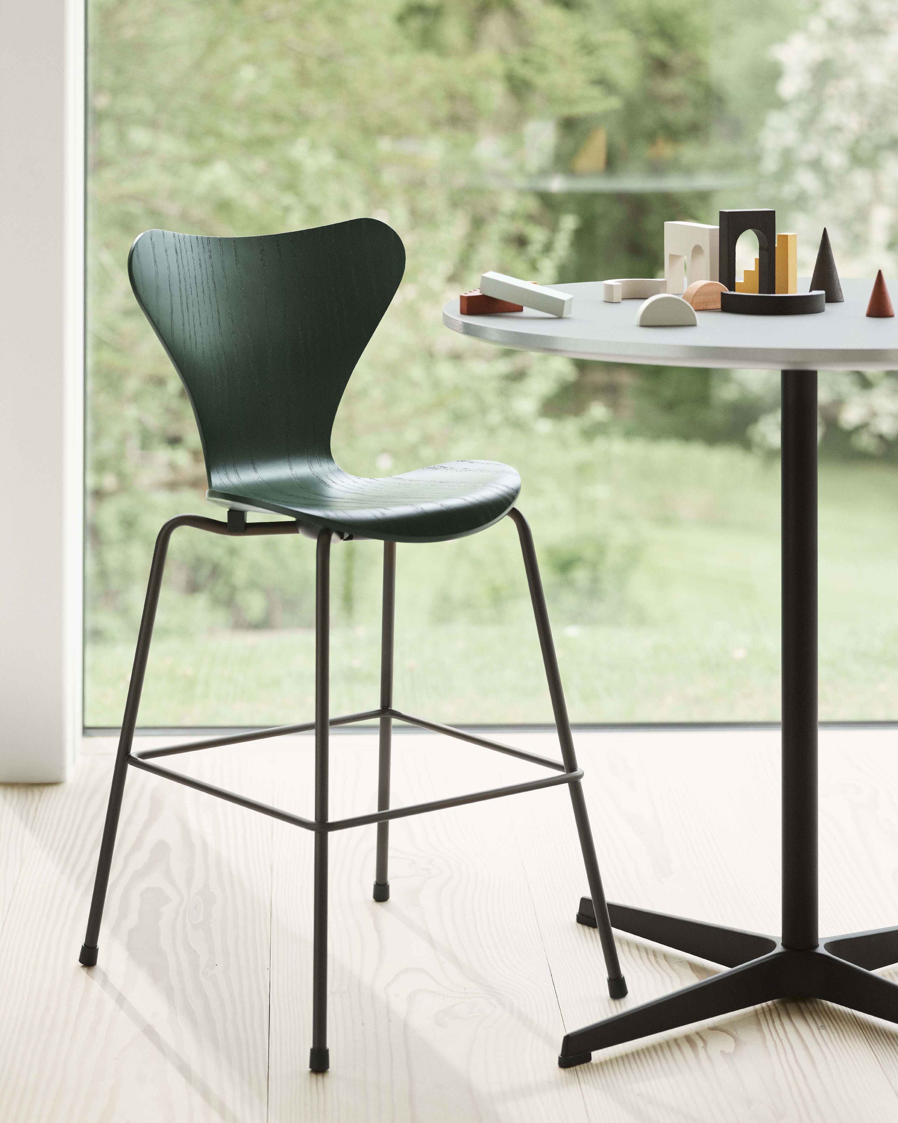 Fritz Hansen Series 7 Juniorstol, Brown Bronze/Evergreen