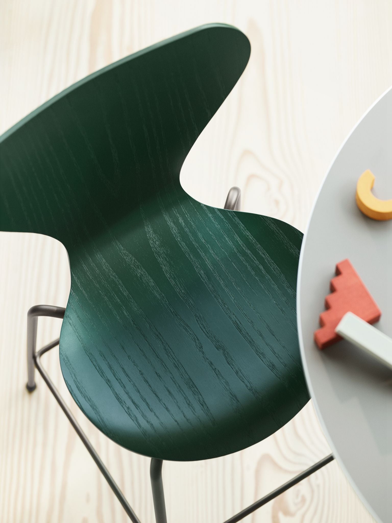 Fritz Hansen Série 7 Chaise junior, bronze brun / Evergreen