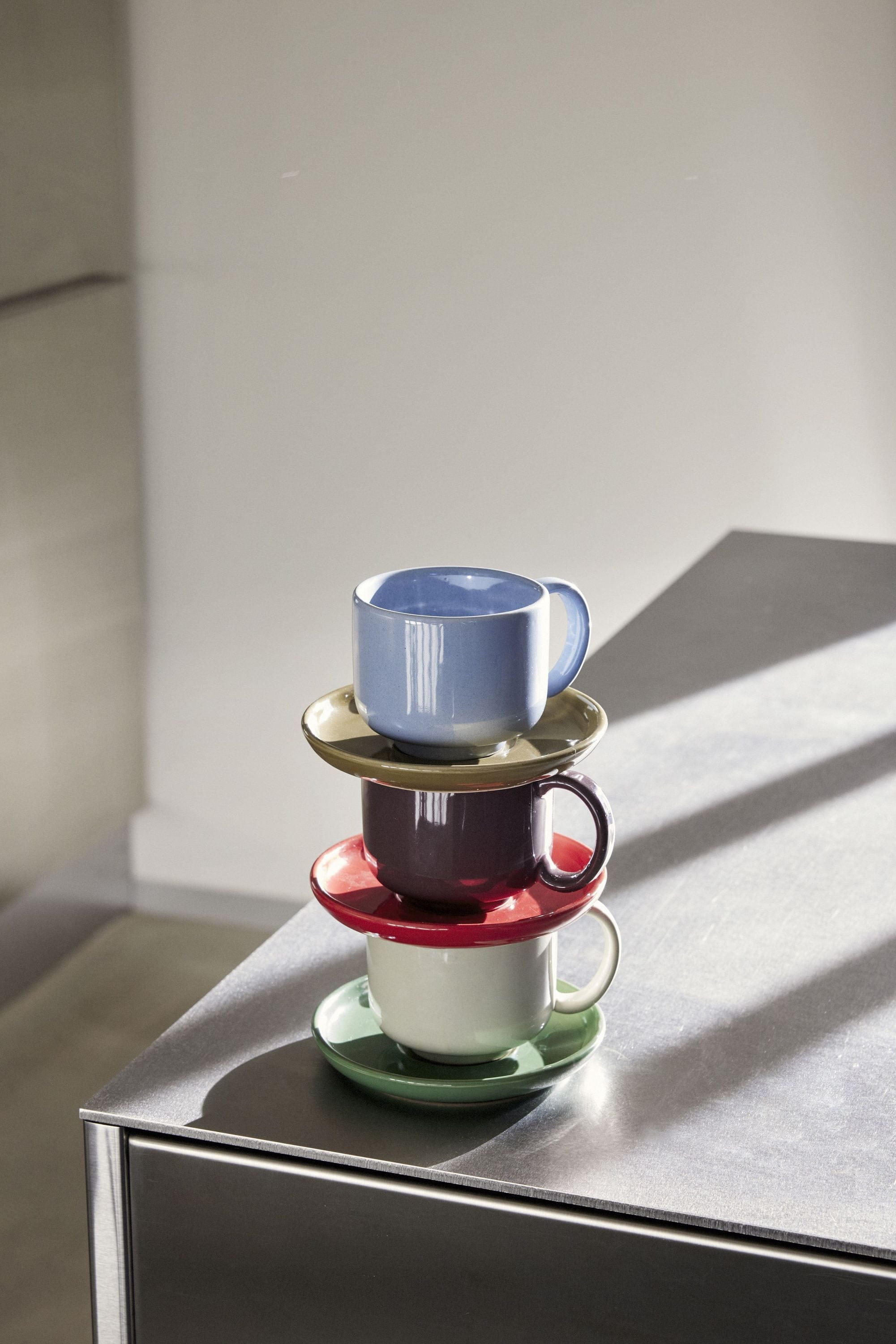 Hübsch Amare Mug & Saucer Juego de 2, arena/verde