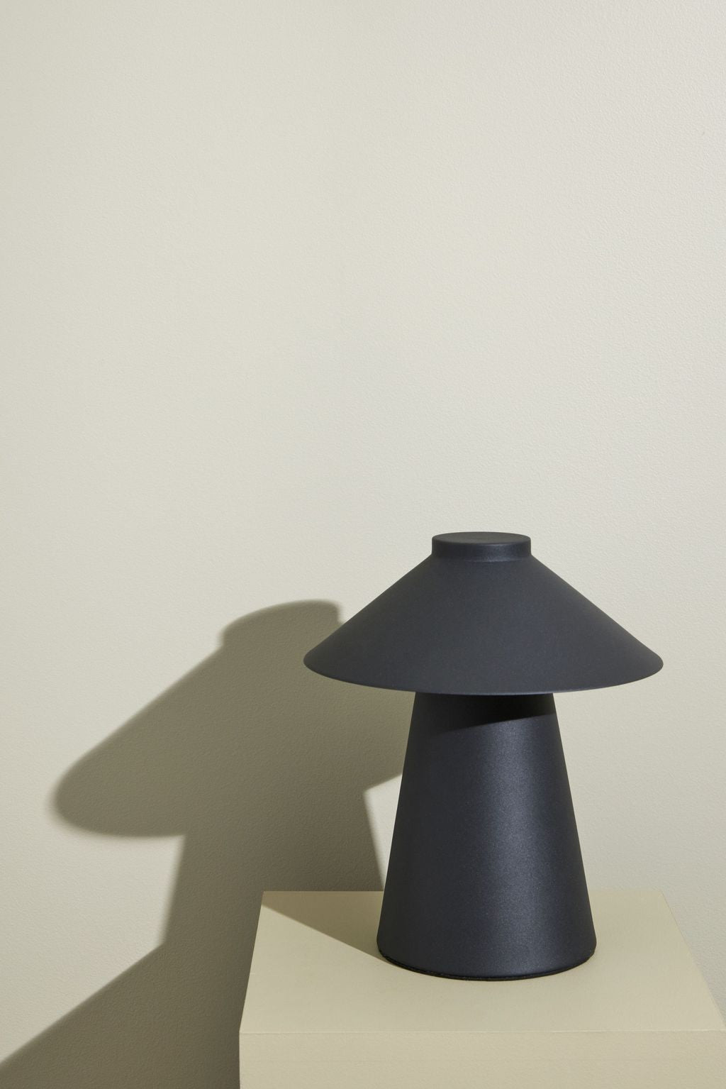 Hübsch Chipper Table Lamp, Bourgogne/Sand