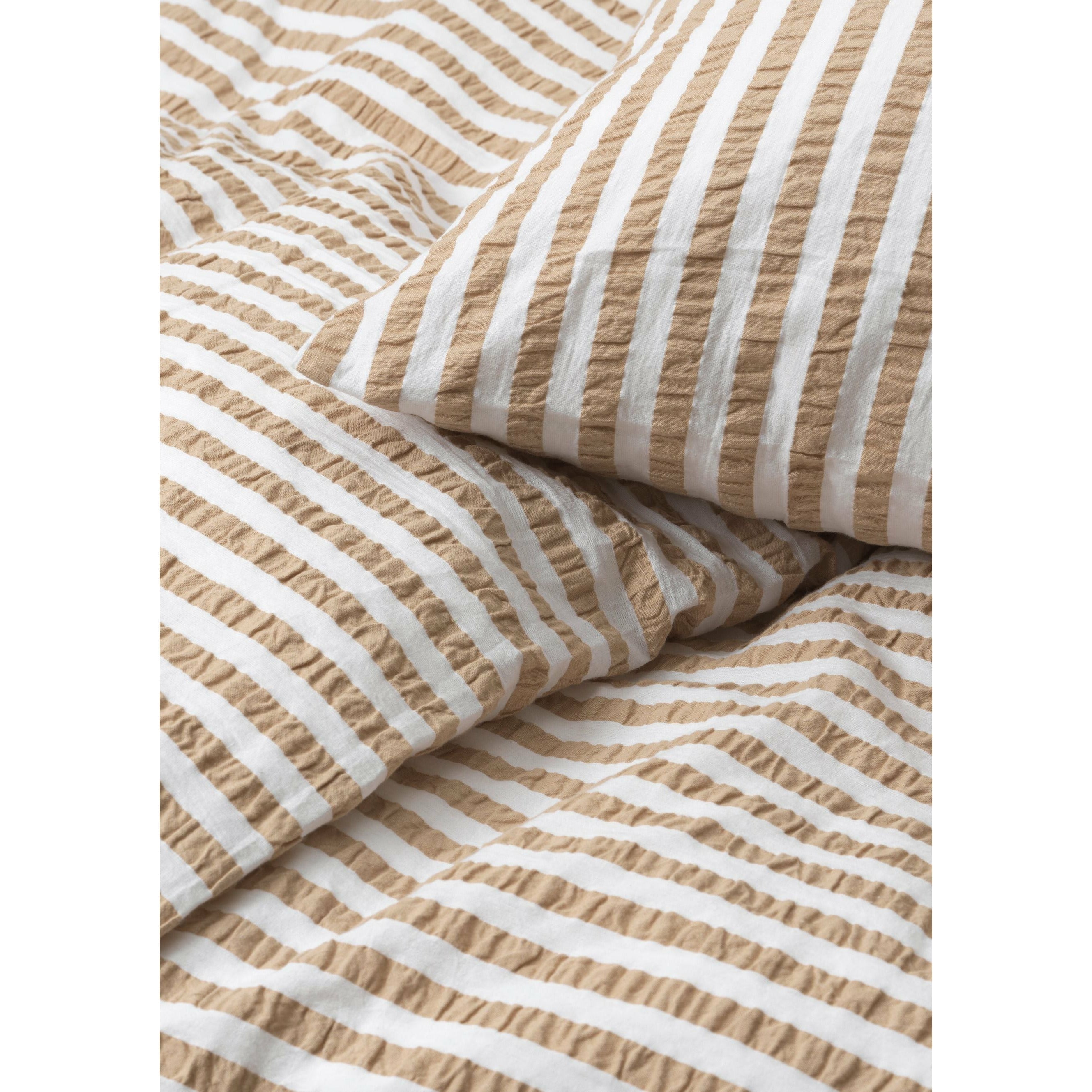 Juna Bæk & Bølge linjer sängkläder 140x200 cm, sand/vit