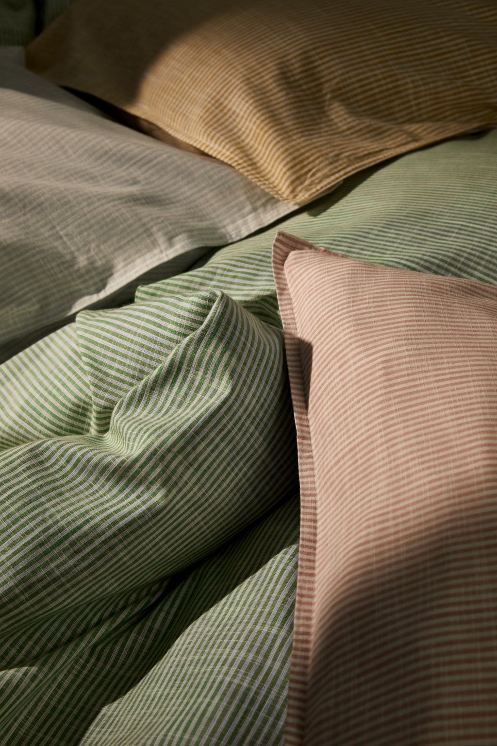 Juna monokrom linjer sängkläder 140 x200 cm, grönt/vitt