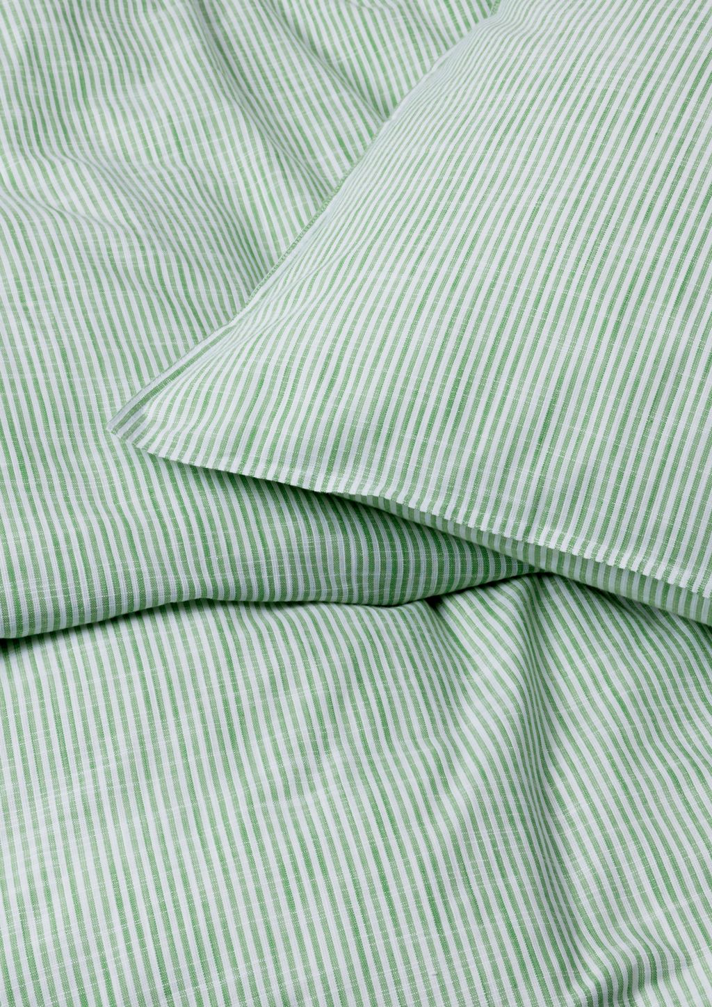 Juna Monokrome linjer sengelinned 140 x200 cm, grøn/hvid