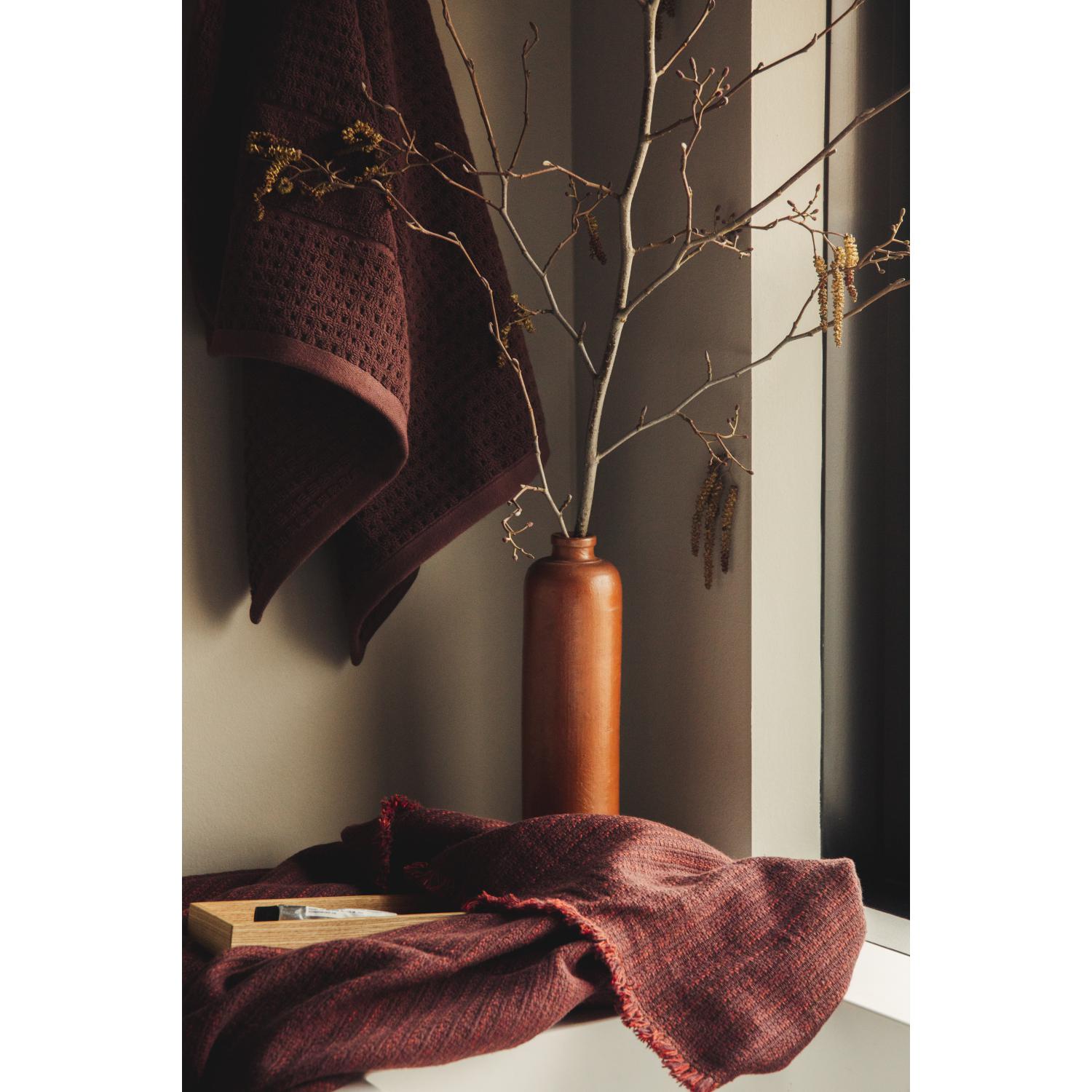 Juna reflectie handdoek chocolade, 90x180 cm