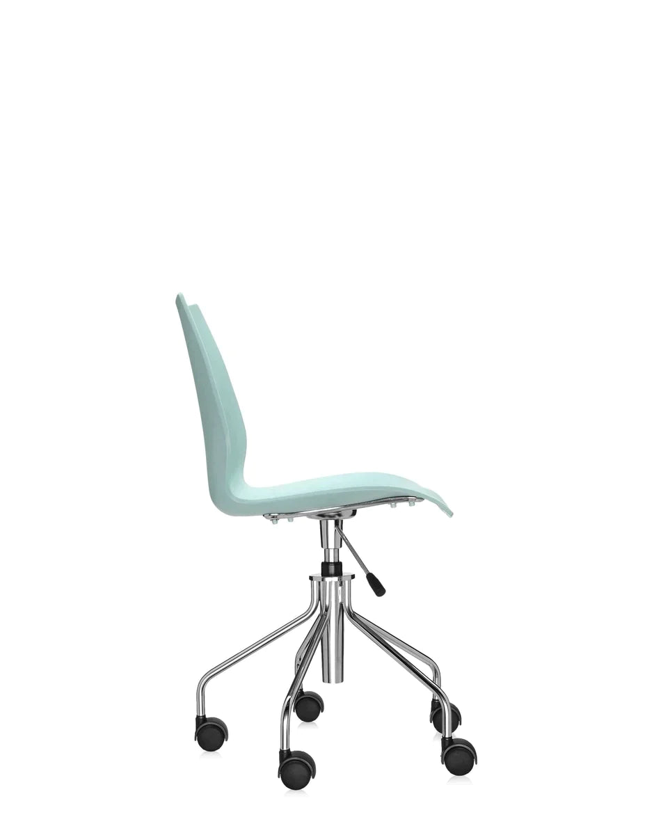 Silla giratoria Kartell Maui, azul claro