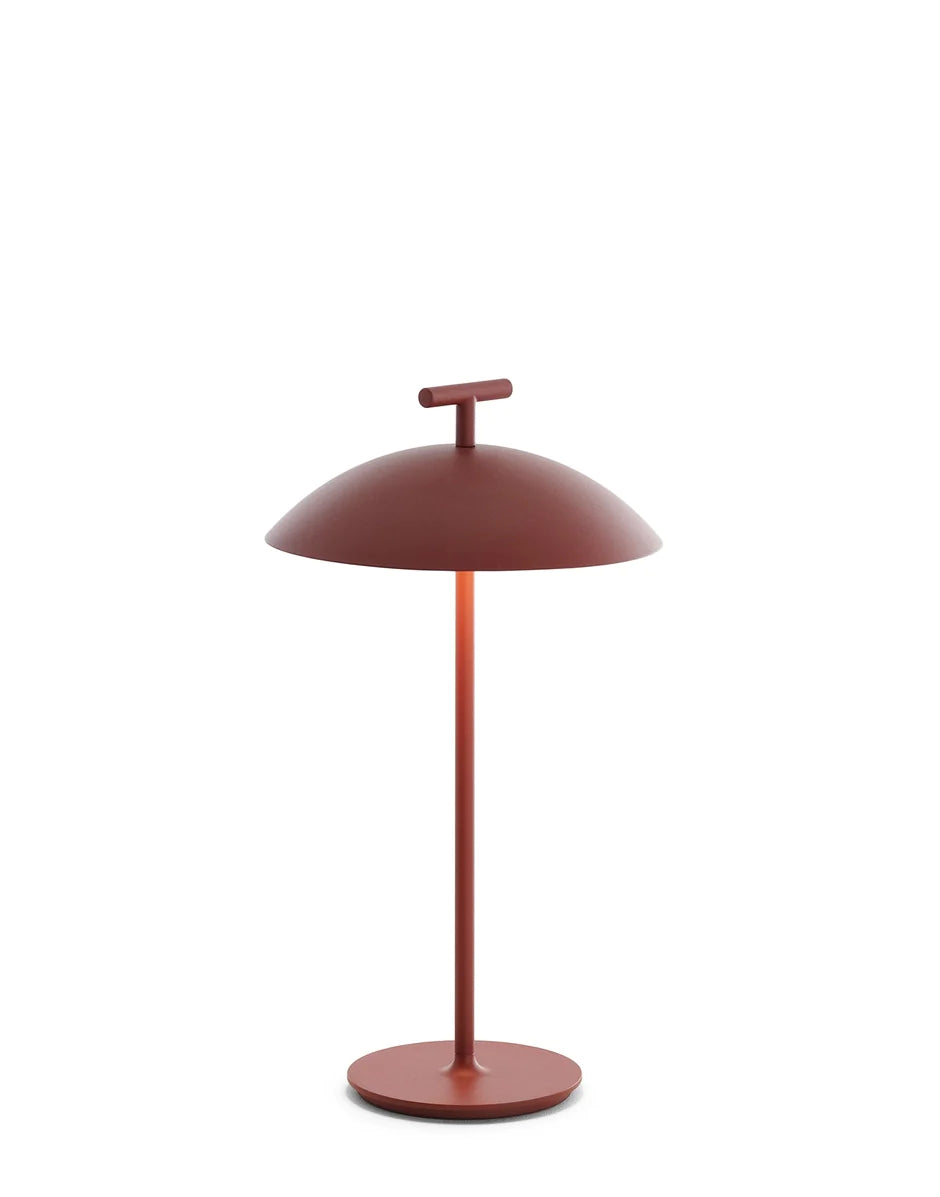 Kartell Mini Geen Una lámpara de mesa portátil, ladrillo rojo