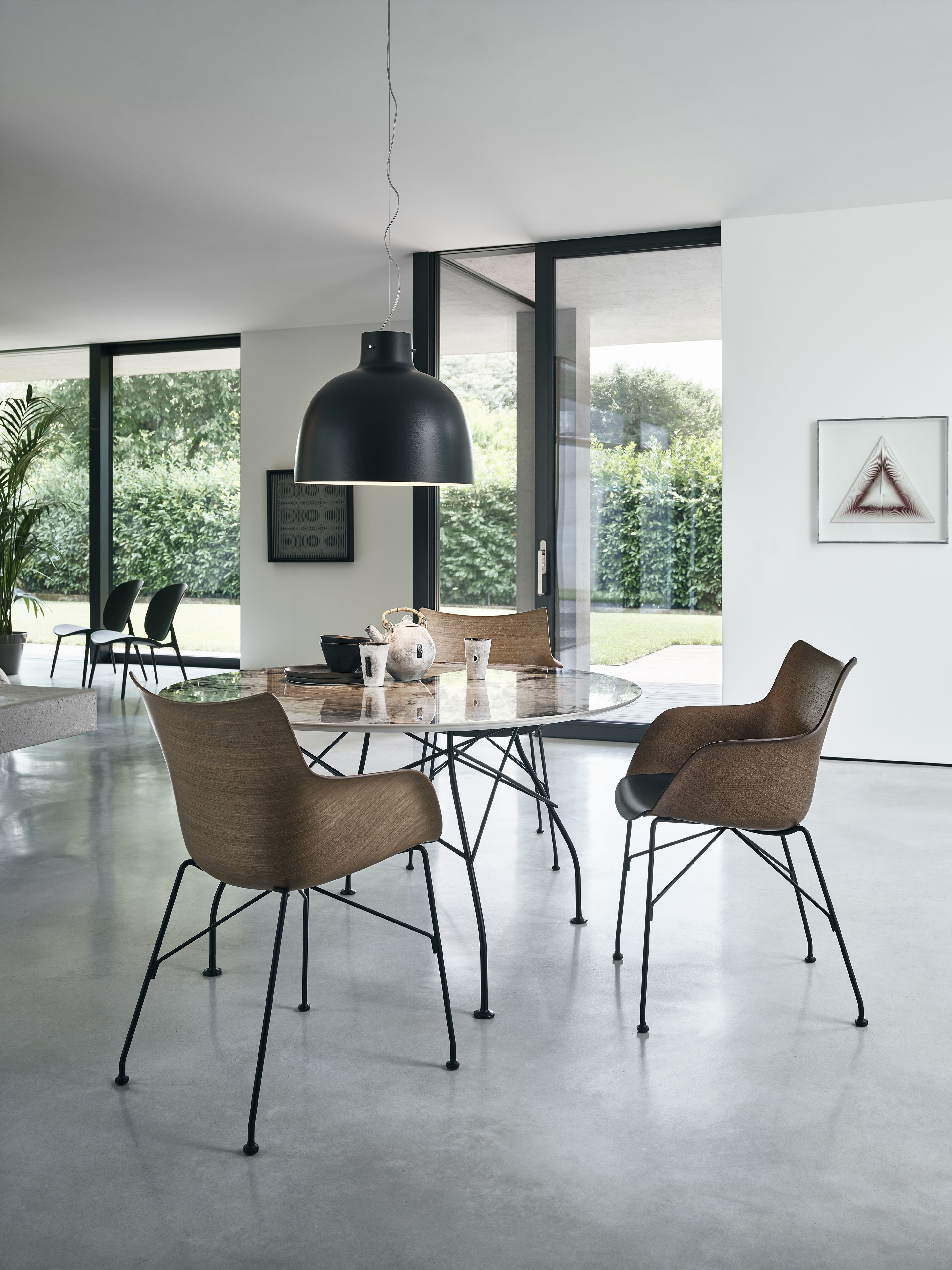 Kartell Q/Holzsessel, dunkles Holz/Schwarz/Schwarz