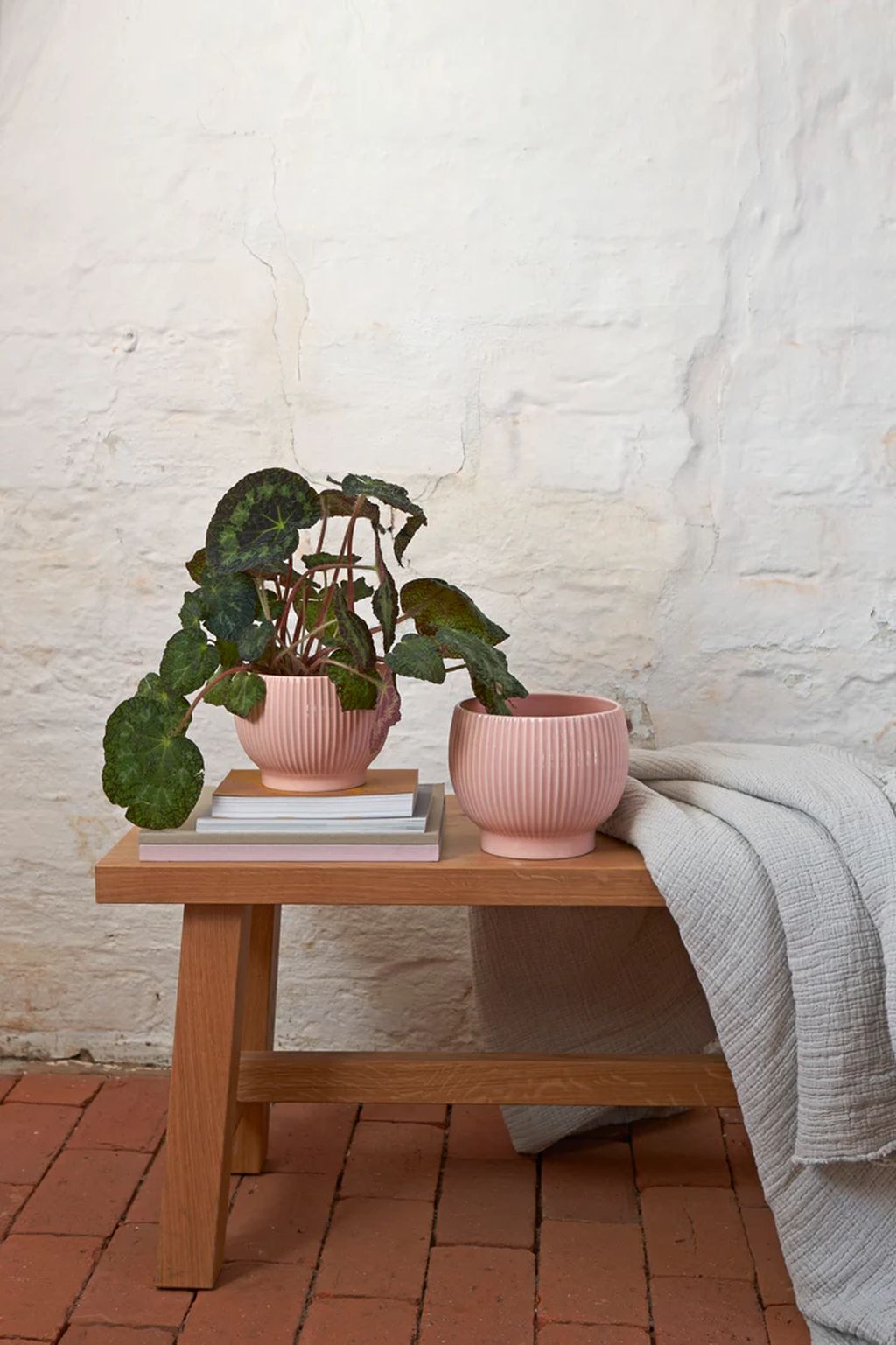 Knabstrup Keramik Blumenpot mit Rädern Ø 16,5 cm, rosa