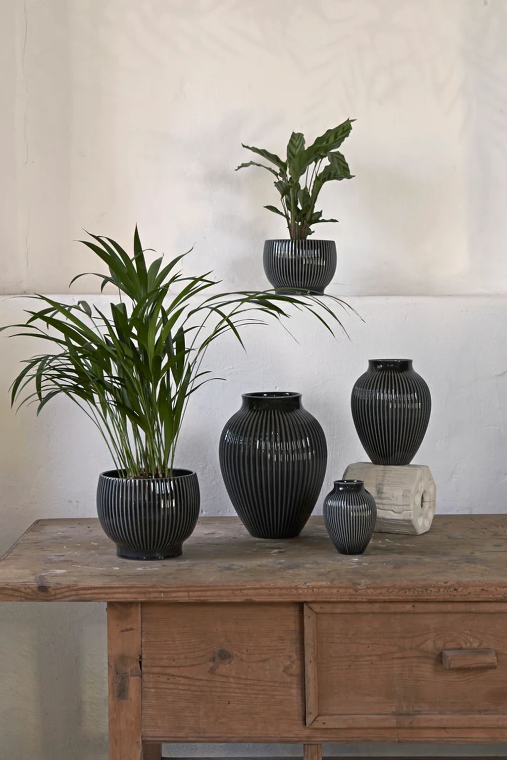 Knabstrup Keramik Blumenpot mit Rädern Ø 16,5 cm, schwarz