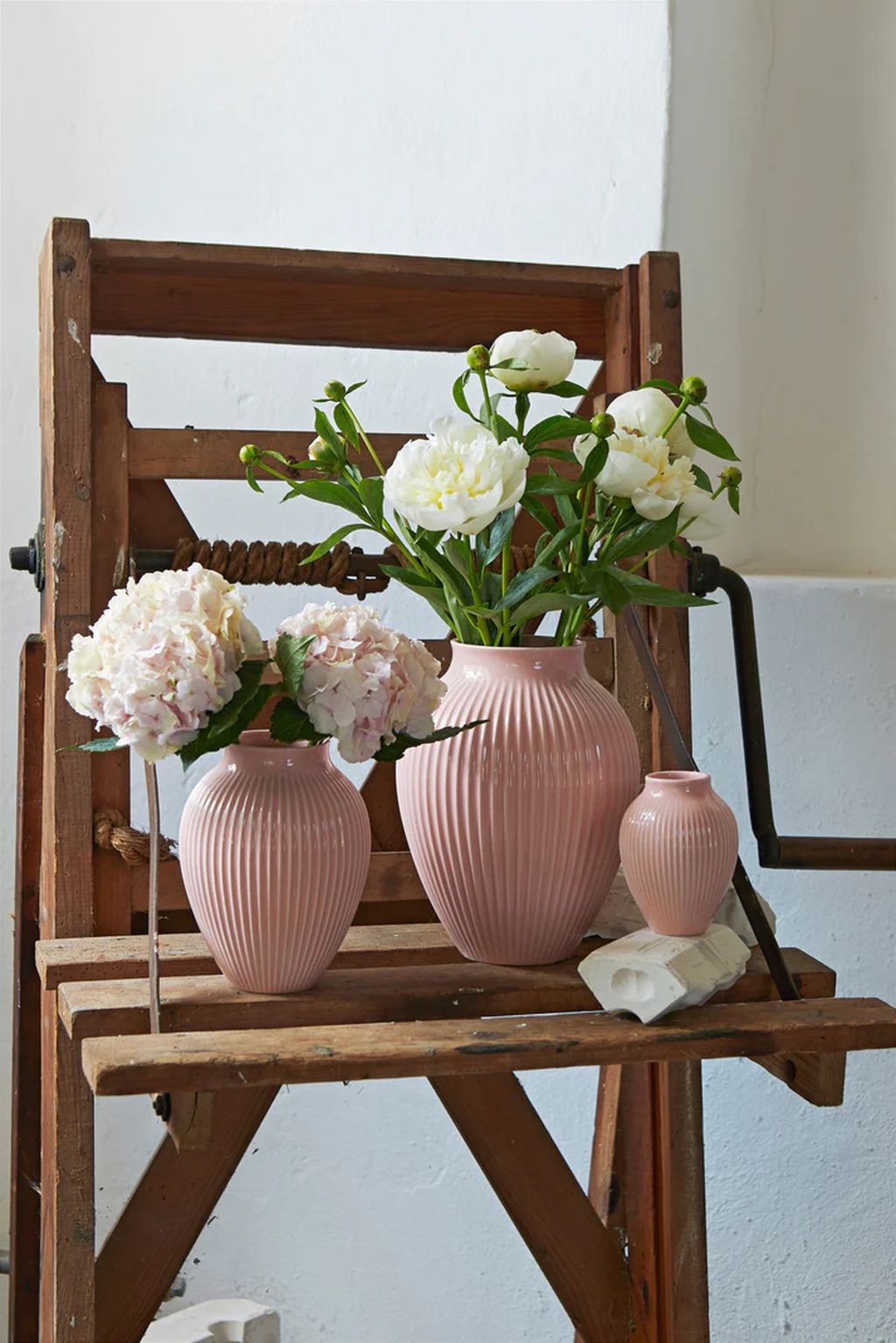 Knabstrup Keramik Vase mit Grooves H 20 cm, rosa