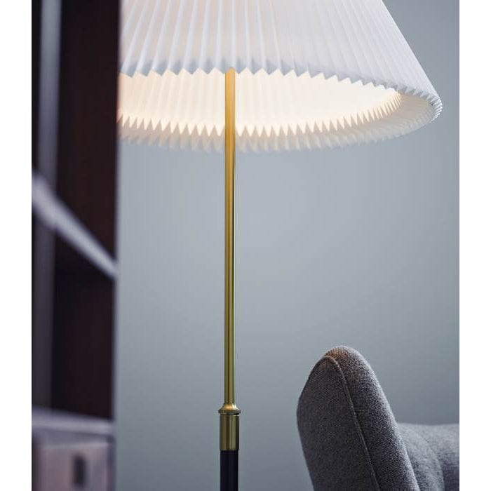 Le Klint Floor Lamp 351, plastskygge