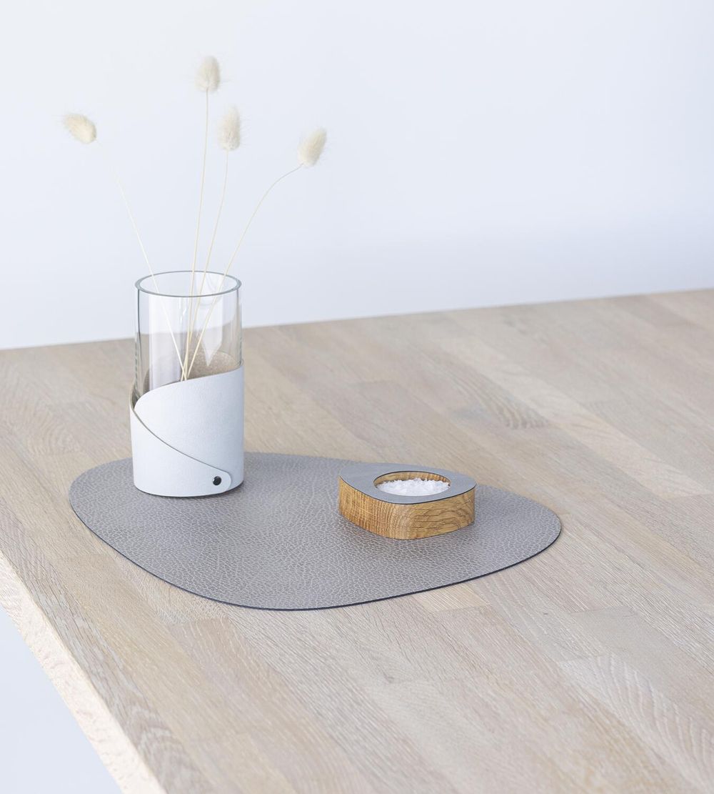 Lind ADN Curve Placemat Hippo Leather M, gris chaud