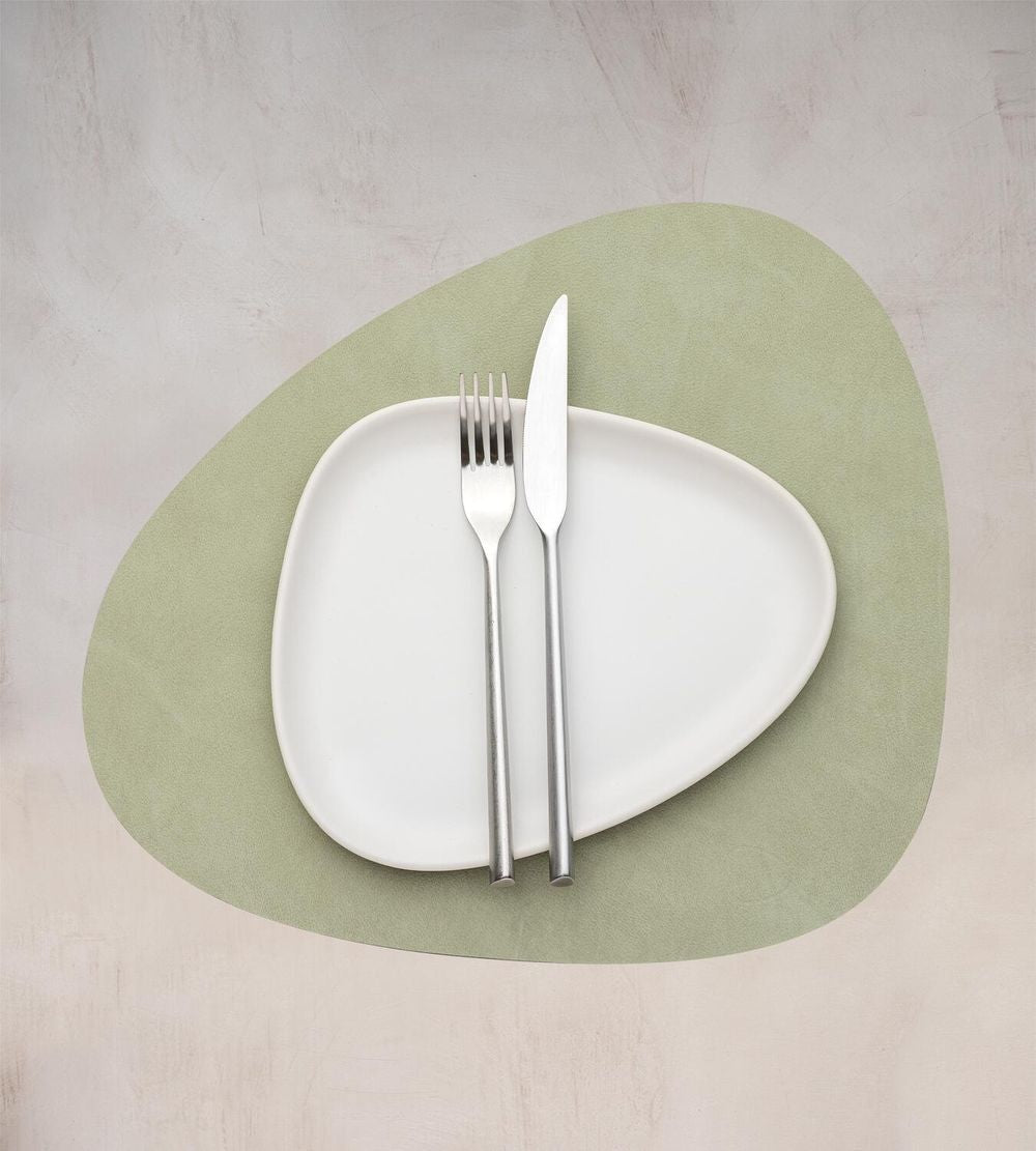 Lind ADN Curve Placemat Nupo Leather M, Olive Green