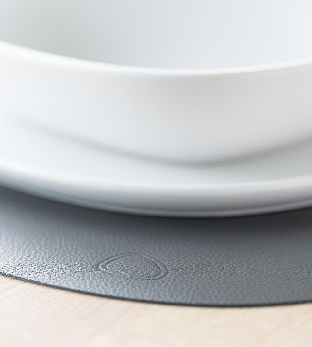 Lind ADN Curve Placemat Serene Cuir L, anthracite