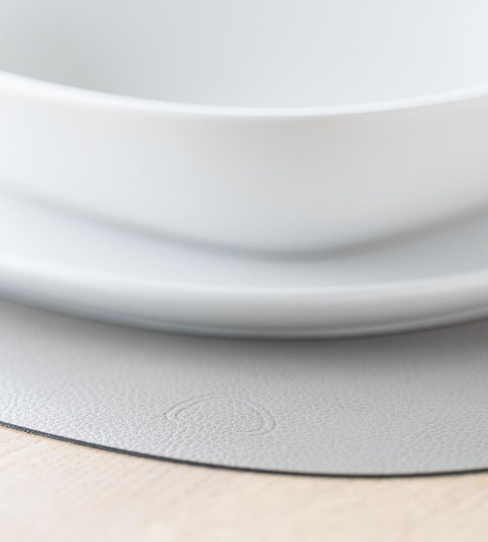 Lind DNA Curve Placemat Serene Leather L, Ash Gray