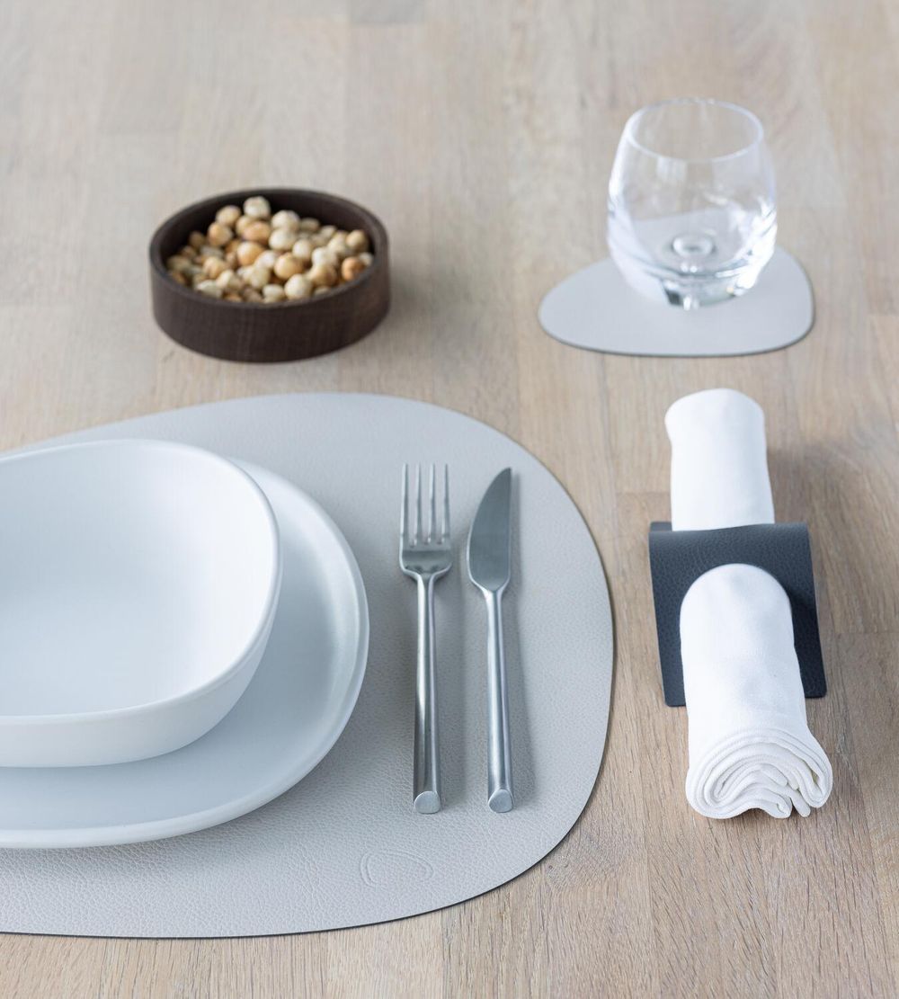 Lind ADN Curve Placemat Cuero sereno L, crema