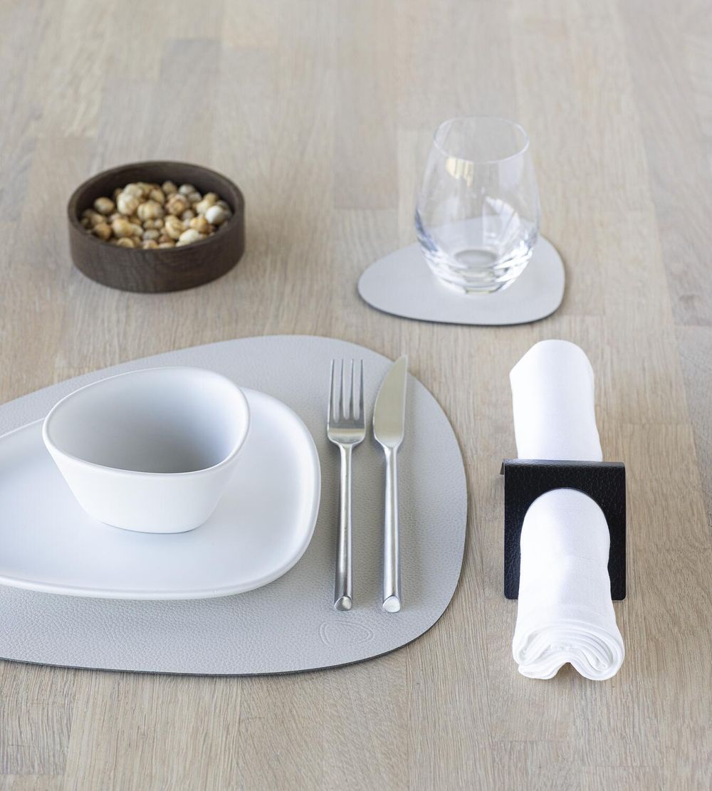 Lind DNA Curve Placemat Serene Leather M, Cream