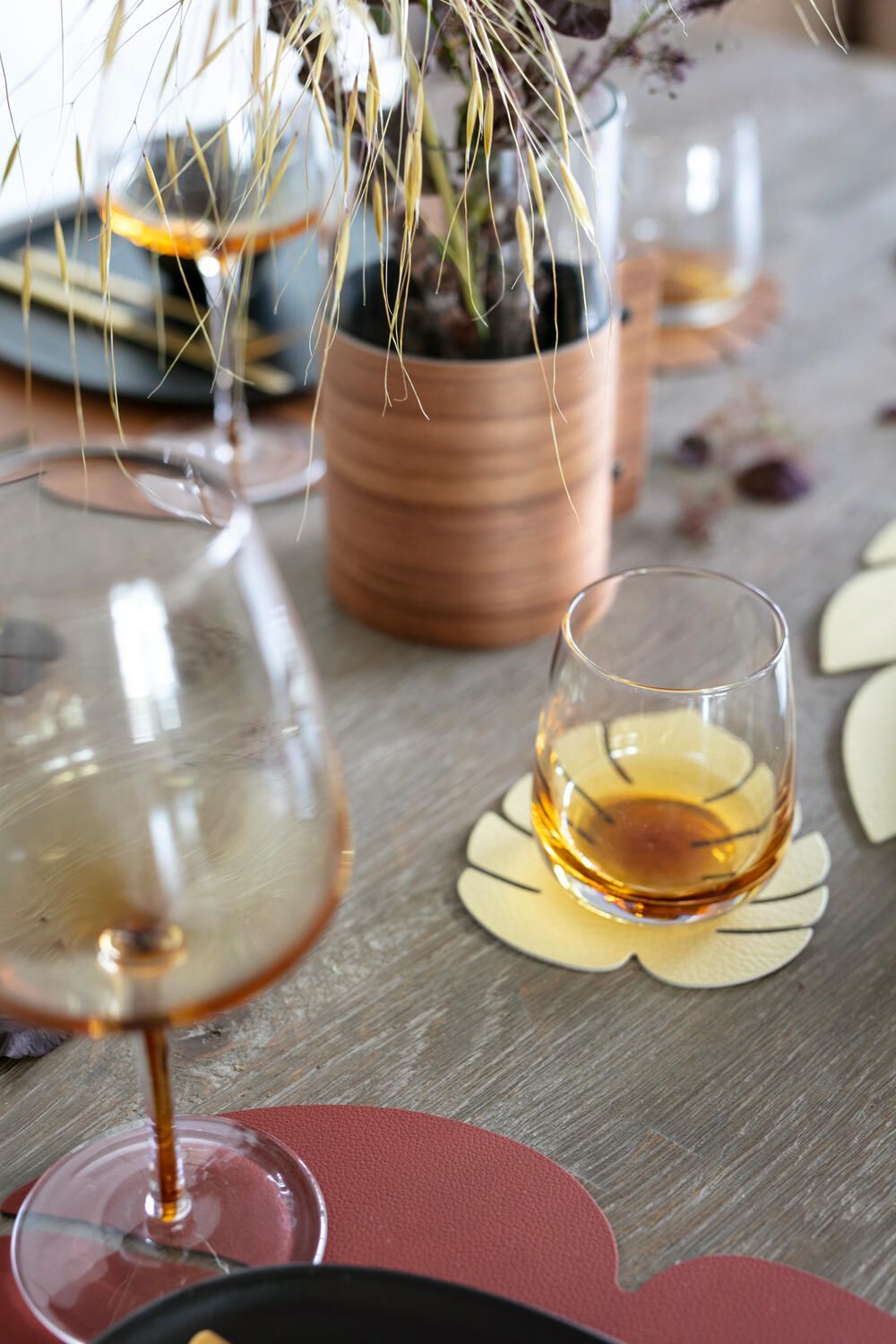 Cuir nupo en verre en verre de feuilles de feuilles de linde, naturel