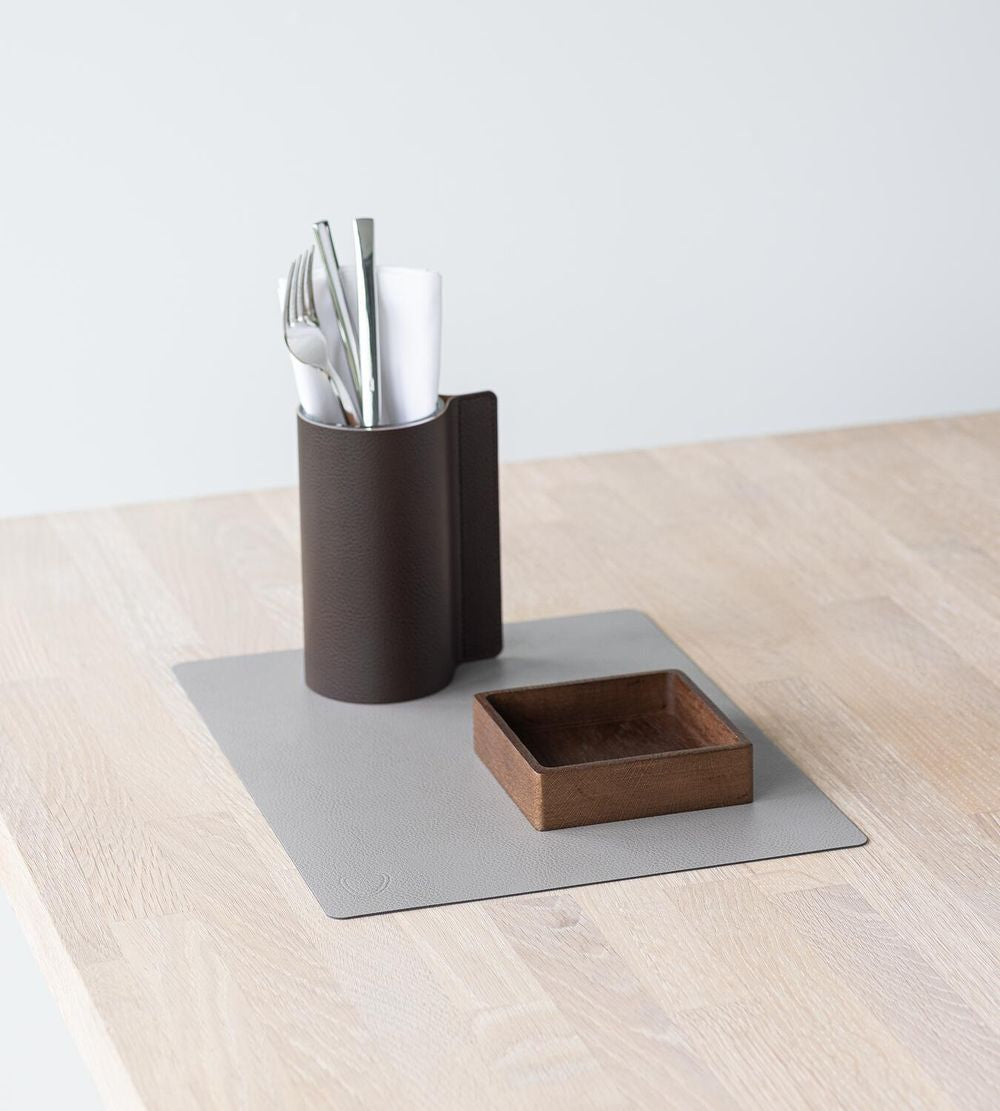 Lind DNA Square Placemat Cuir Seree M, Grey Ash