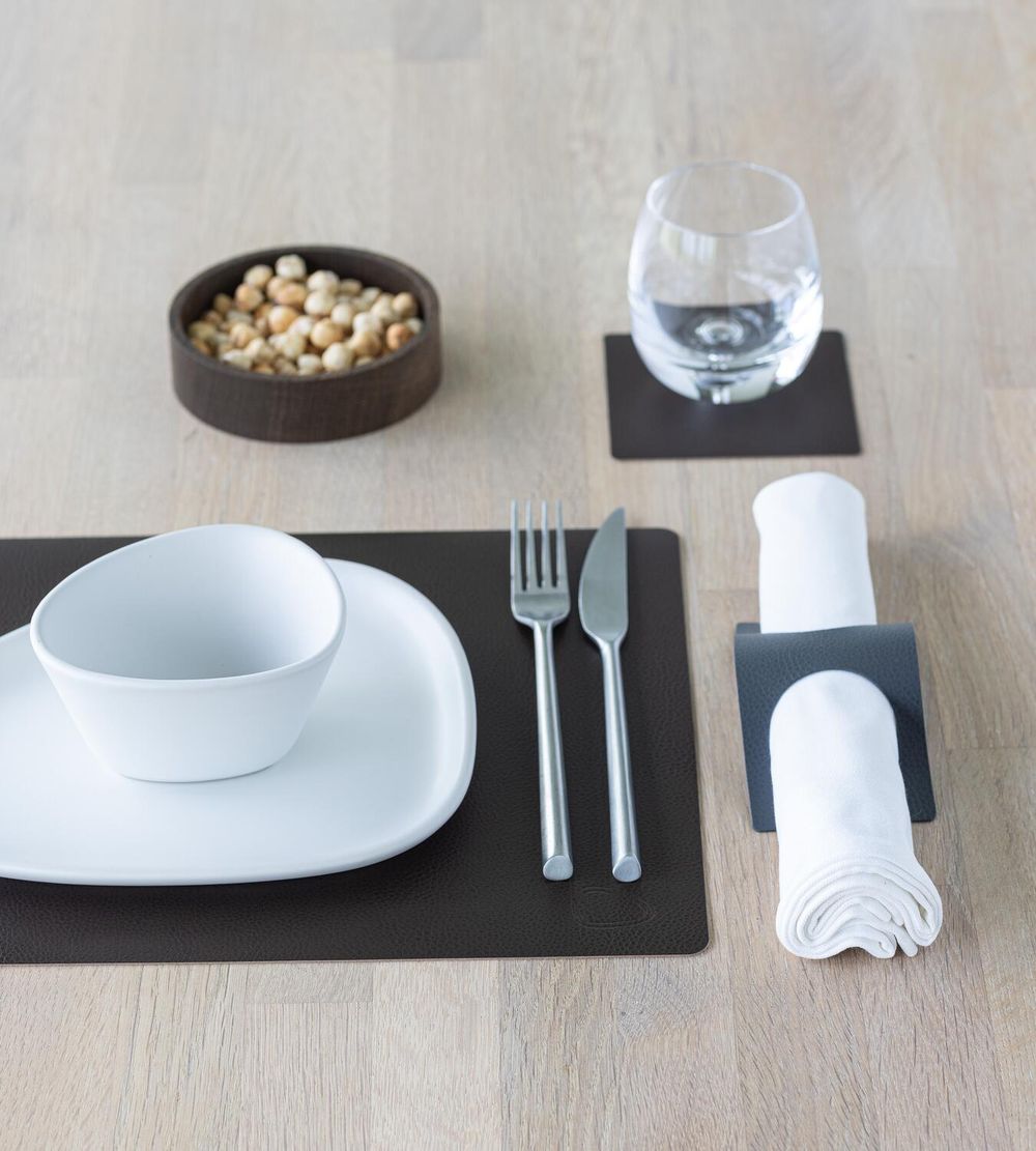 Lind DNA Square Placemat Serene Leather M, Ha SEL