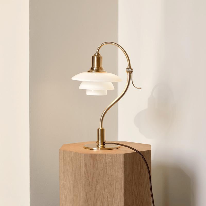 Louis Poulsen ph 2/2 Spørgeskemaet Table Lamp, messing/Opal Glass blankt