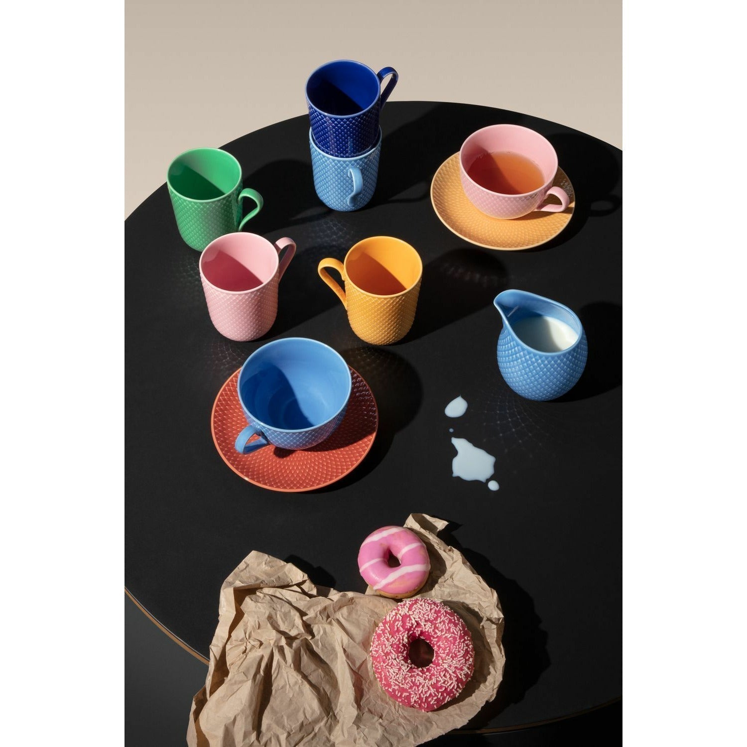 Taza de color de Lyngby Porcelæn Rhombe con mango, azul oscuro