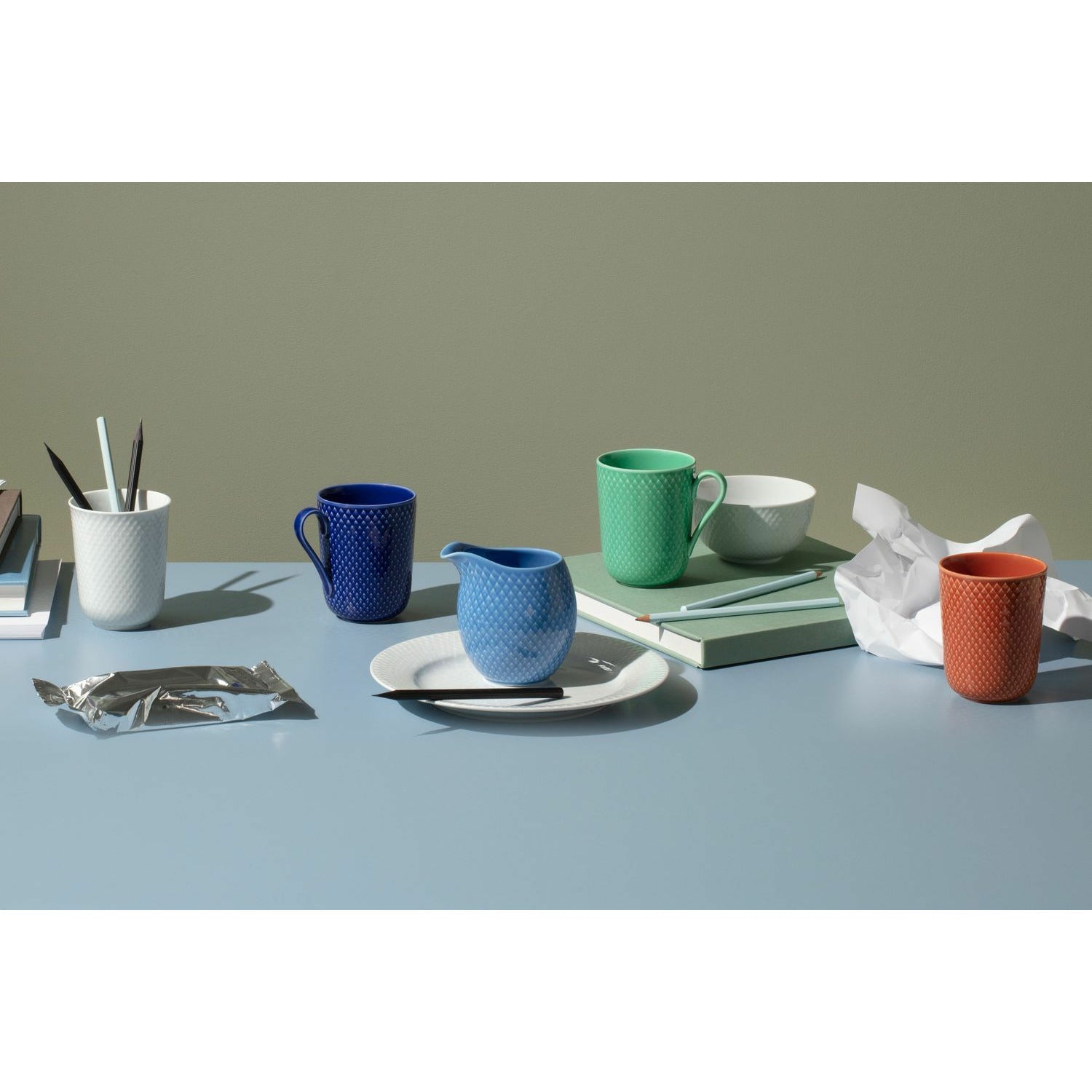 Taza de color de Lyngby Porcelæn Rhombe con mango, azul oscuro