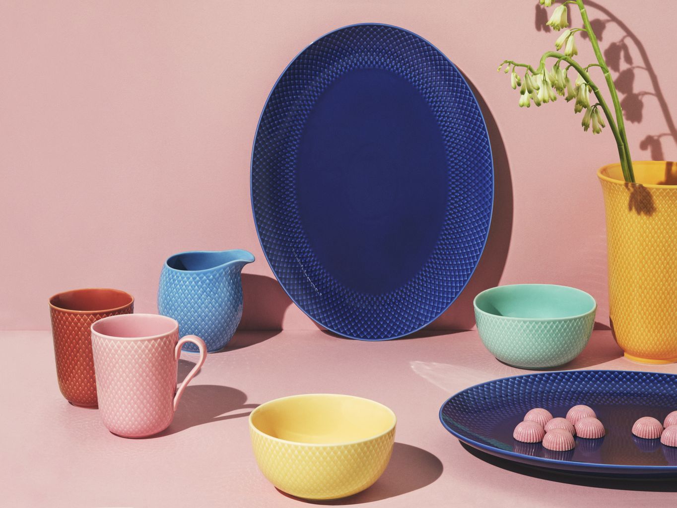 Lyngby Porcelæn Rhombe Color Oval serveringsplade 35x26,5, mørkeblå