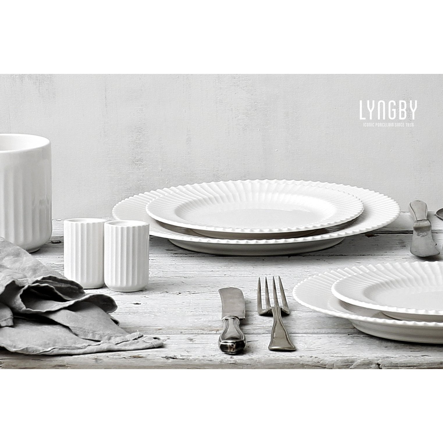 Assiette de service Lyngby blanche, 36 cm