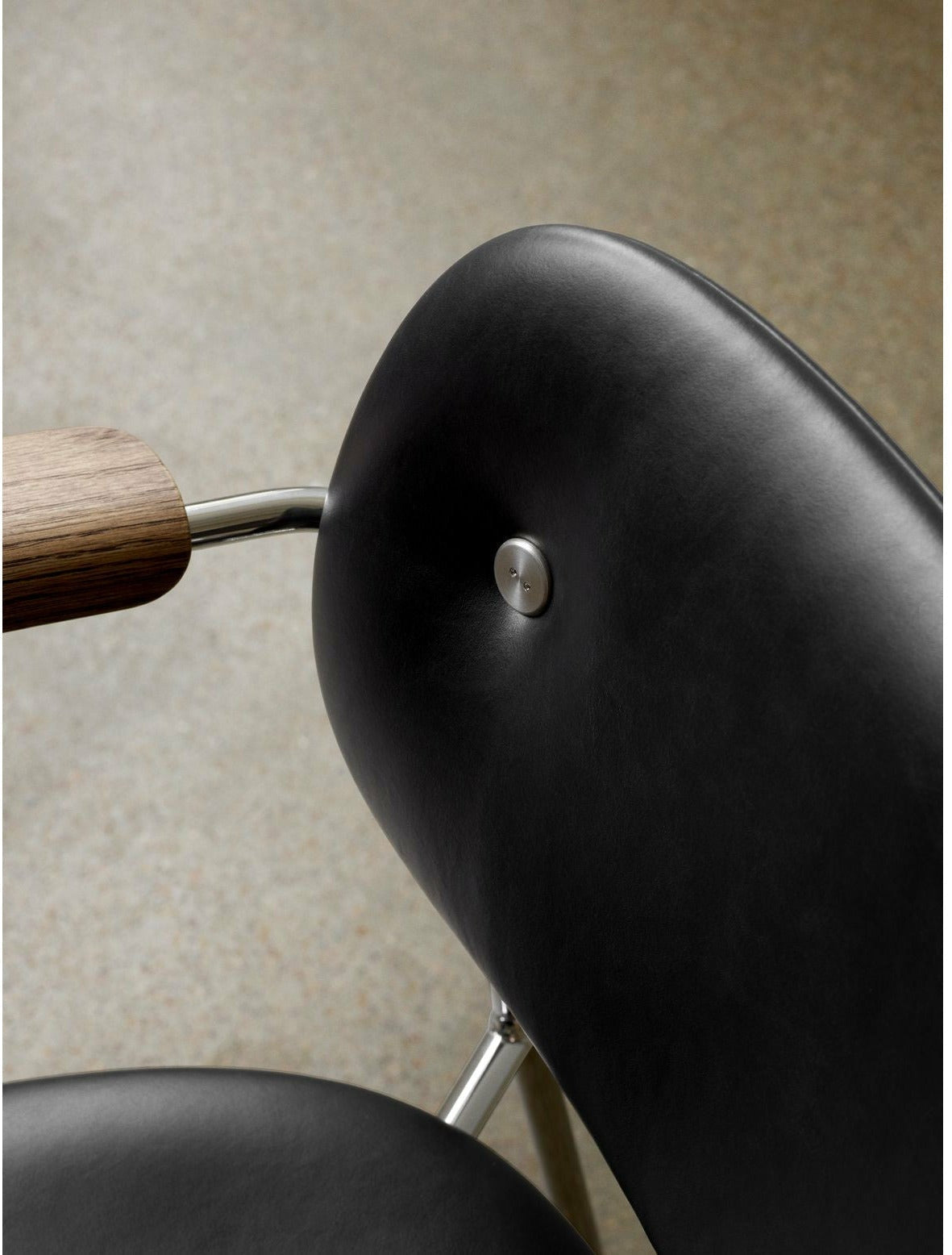 Audo Copenhagen Co silla tapicería completa con roble manchado oscuro del reposabrazos, Chrome/Dakar 0842