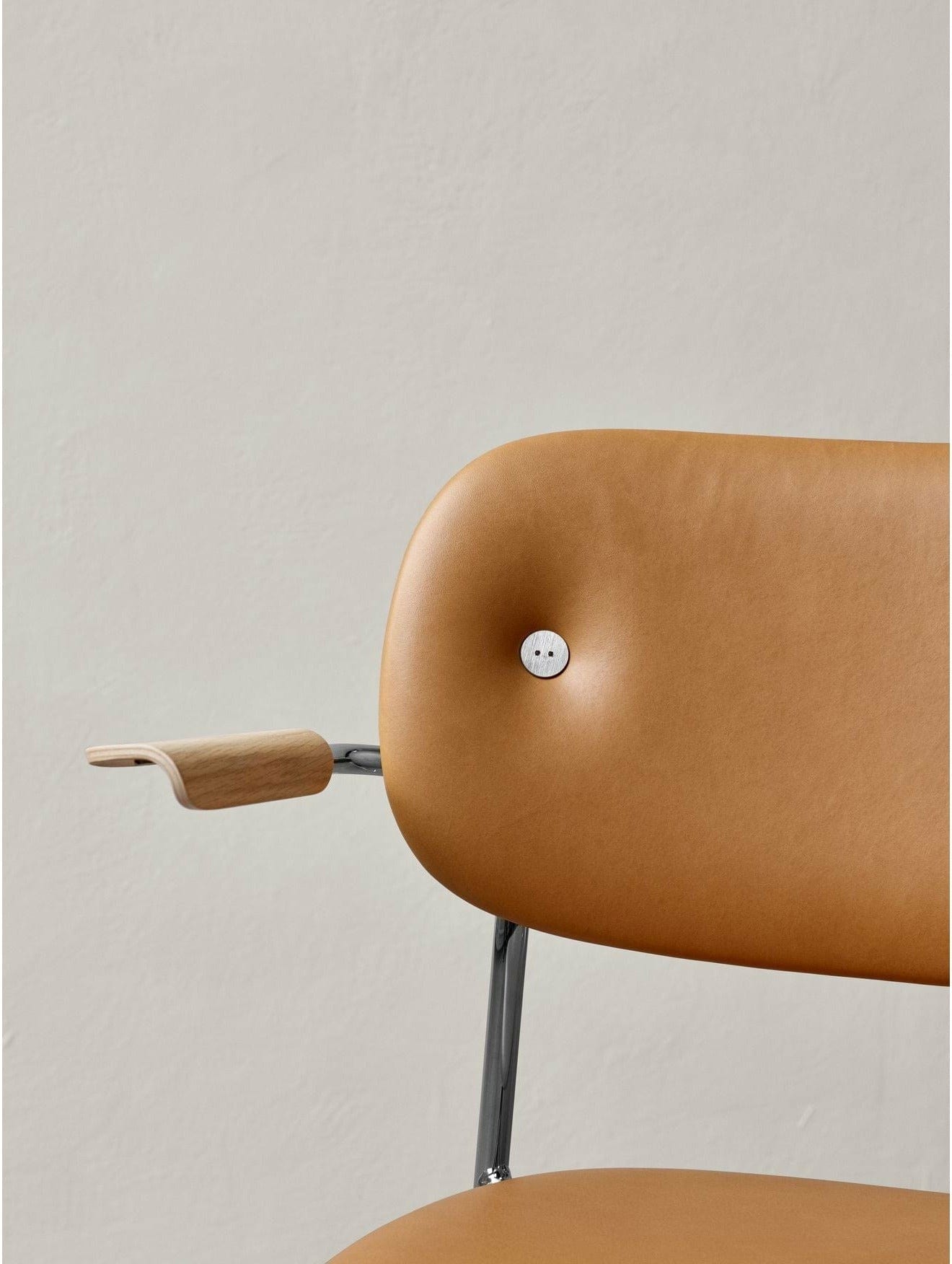 Audo Copenhagen Co silla tapicería completa con roble negro del reposabrazos, Chrome/Doppiopanama T14012/001