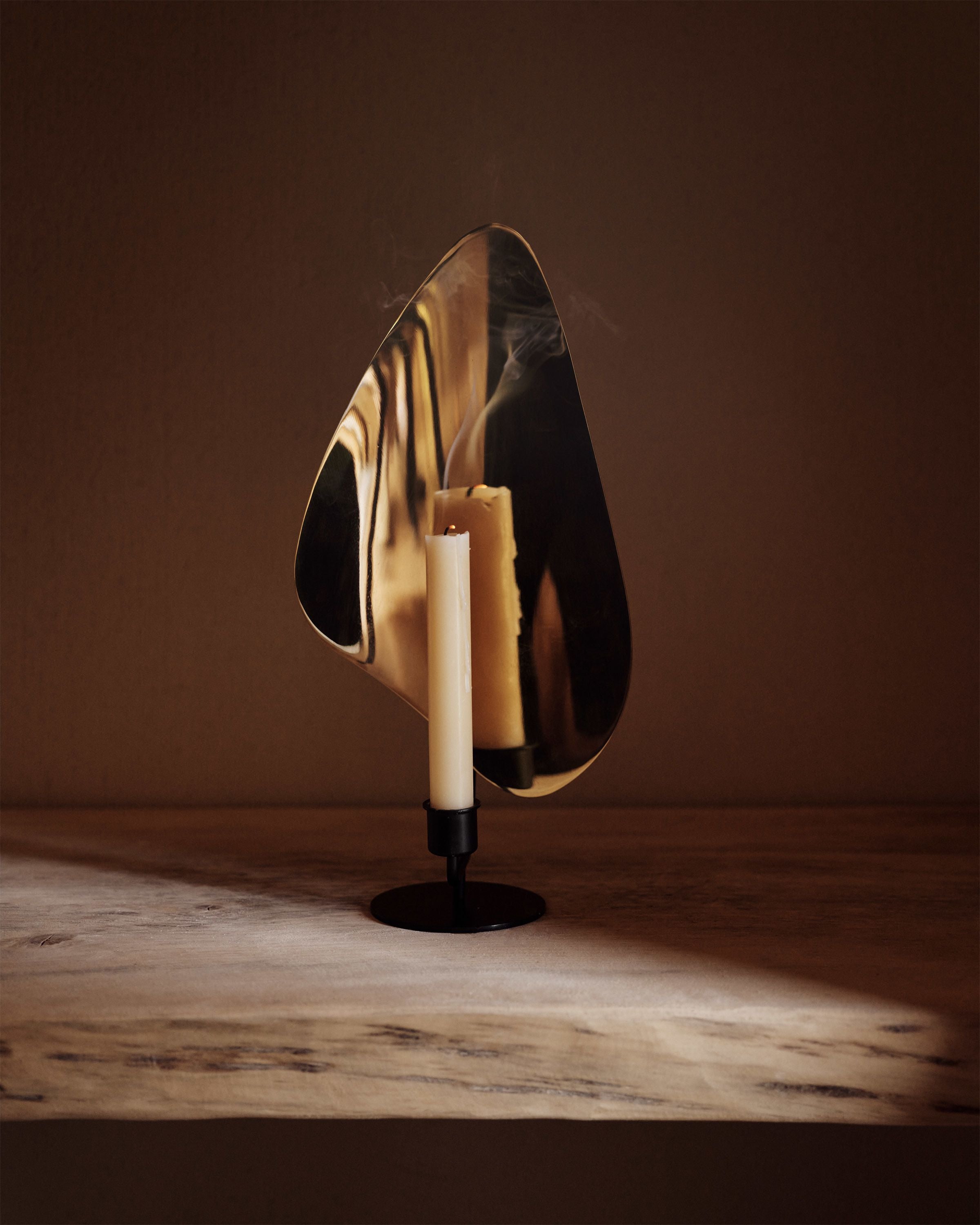 Audo Copenhague Flambeau Table Candlers de 30 cm, laiton / gris bronzé