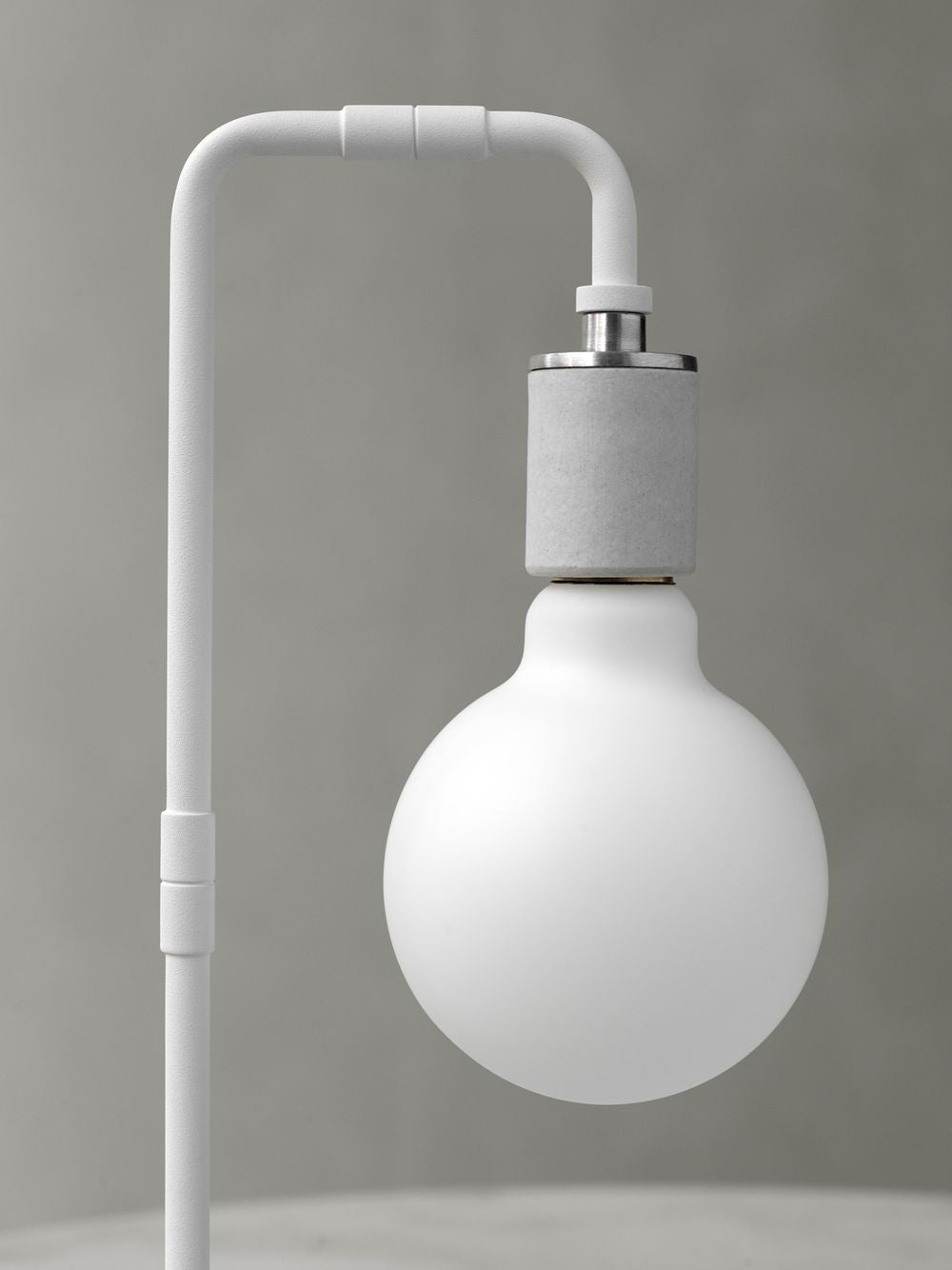 Audo Köpenhamn Globe LED -glödlampa 9,5 cm, Opal