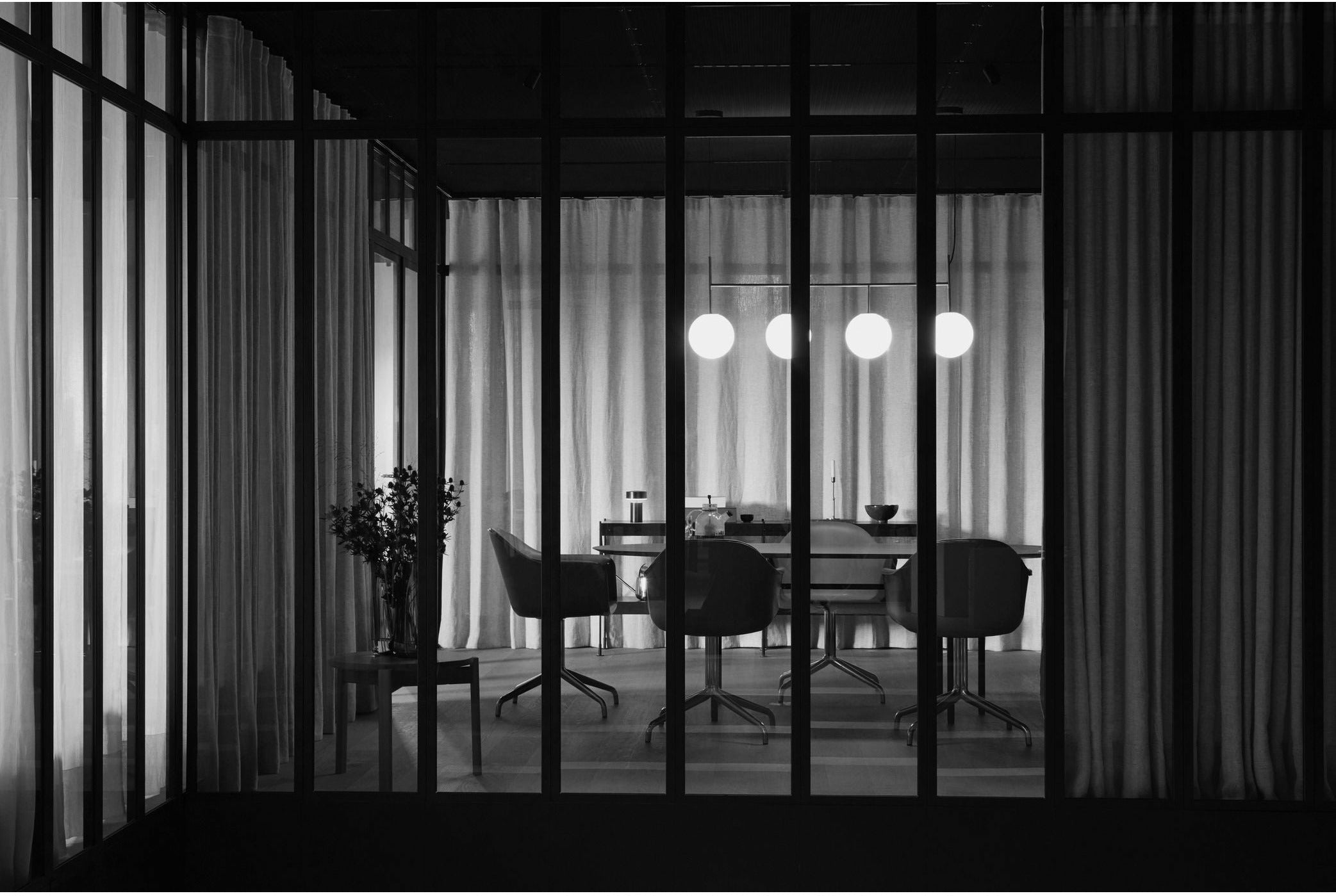 Chaise de salle à manger Audo Copenhagen Harbor Swivel, noir / brûlé