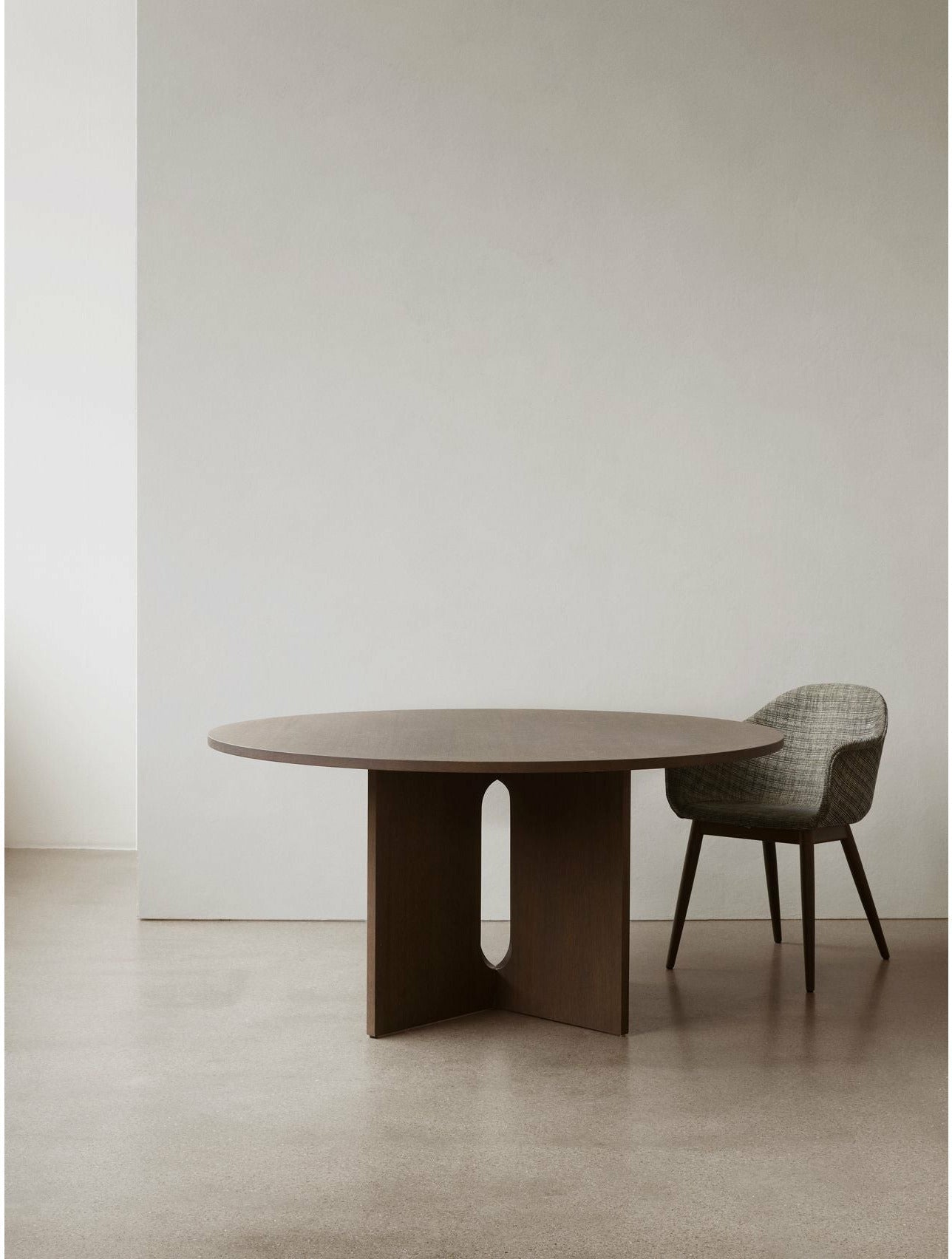 Silla de comedor de Audo Copenhagen Harbour Oak manchado oscuro, quemado rojo