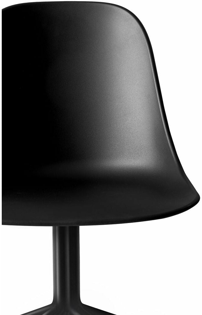 Audo Copenhagen Harbor Side Silla de comedor giratorio con base de estrellas, negro/negro