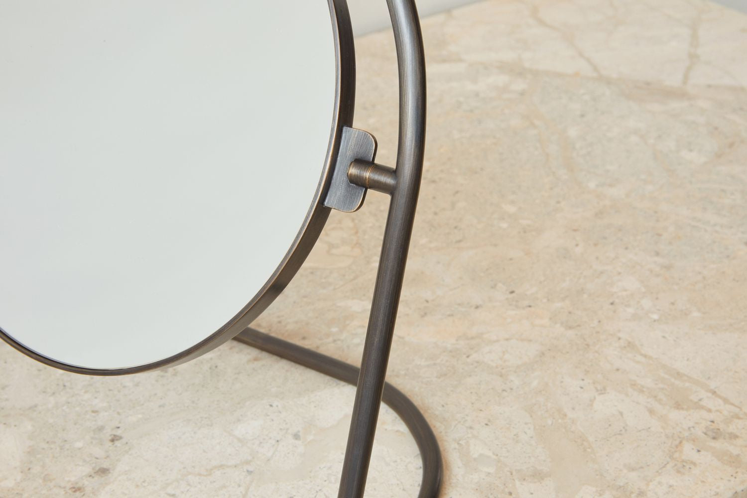 Audo Copenhagen Nimbus Table Mirror, laiton bronzé