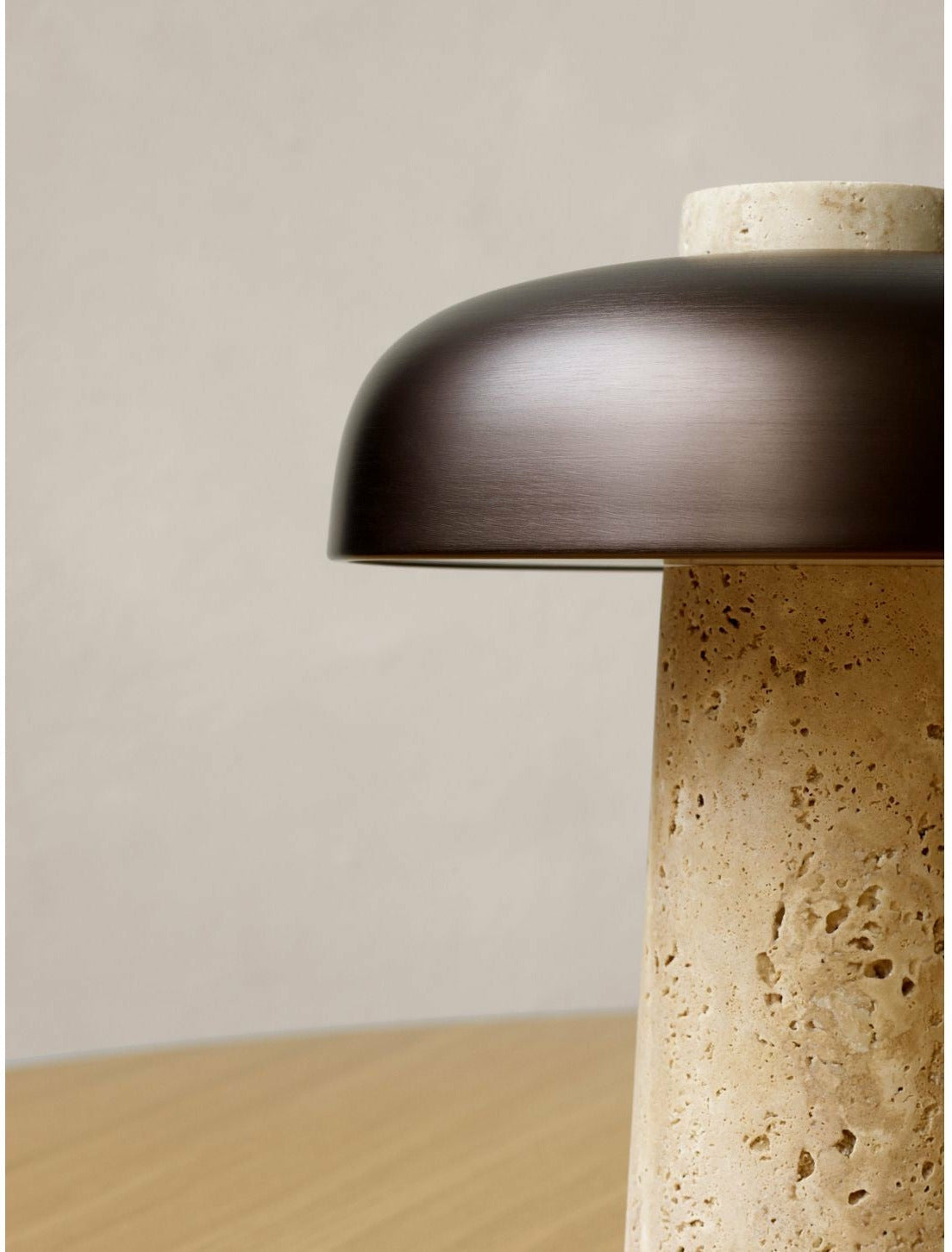 Audo Copenhagen Reverse Table Lampe, Travertine Marmor