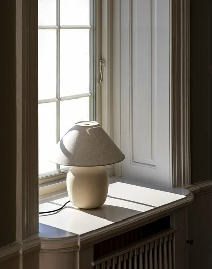 Lampe de table inversée Audo Copenhague, marbre en travertin