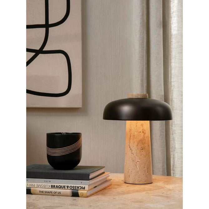 Lámpara de mesa inversa de Audo Copenhague, mármol de travertino