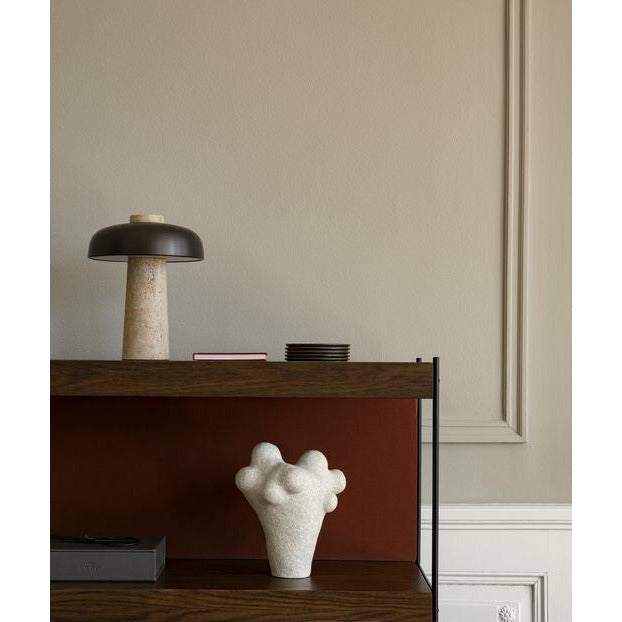 Audo Köpenhamn omvänd bordslampa, travertin marmor