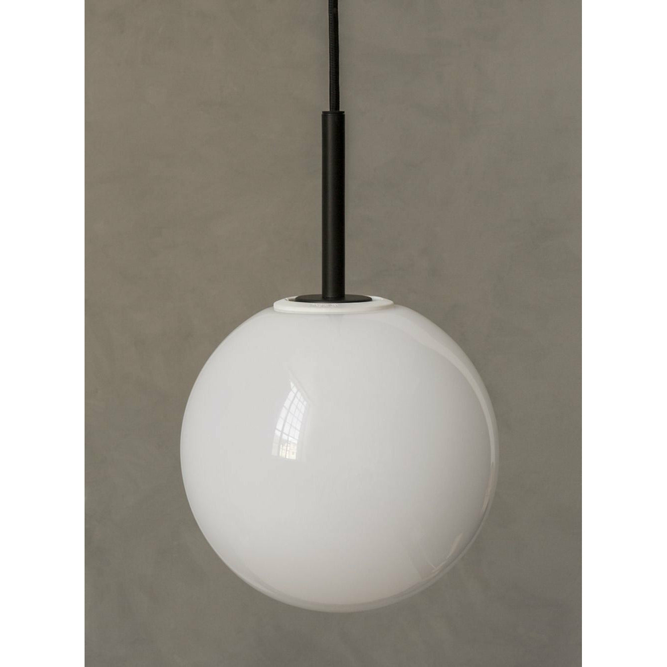 Audo Copenhagen Tr Bulb Pendant Shiny Opal, Black