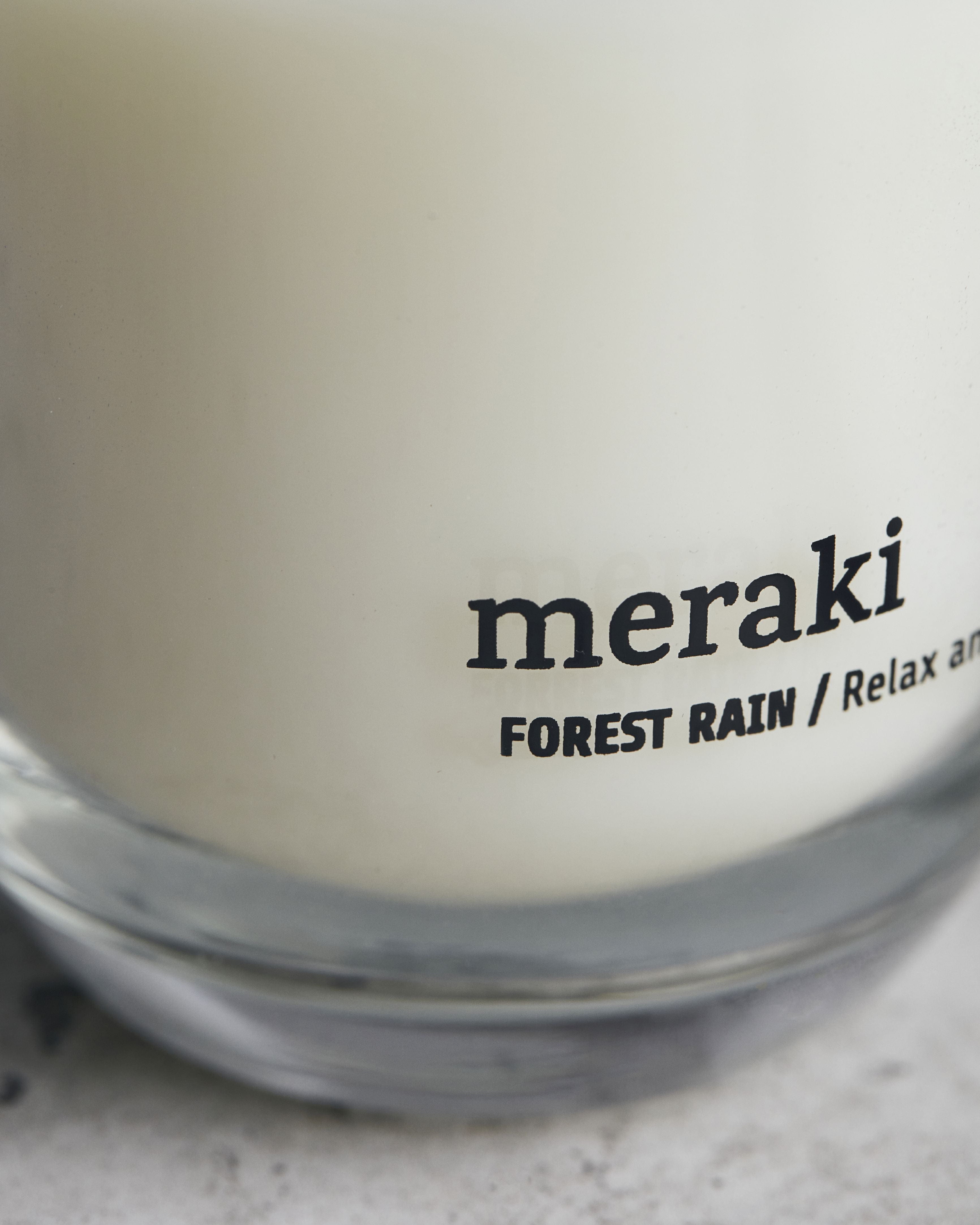 Vela perfumada de Meraki H7,6 cm, lluvia forestal