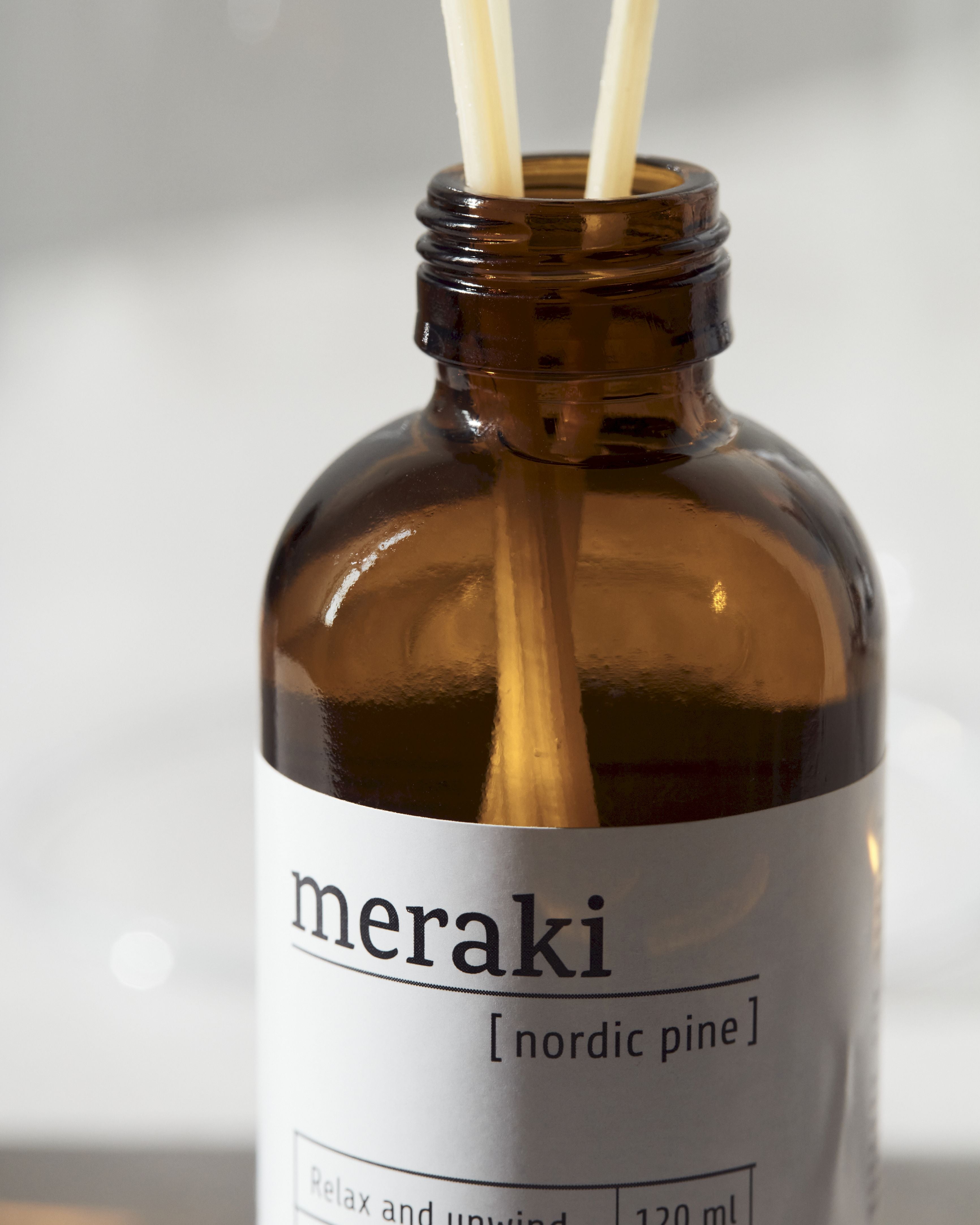 Diffuseur de parfum Meraki avec 7 bâtons, pin nordique