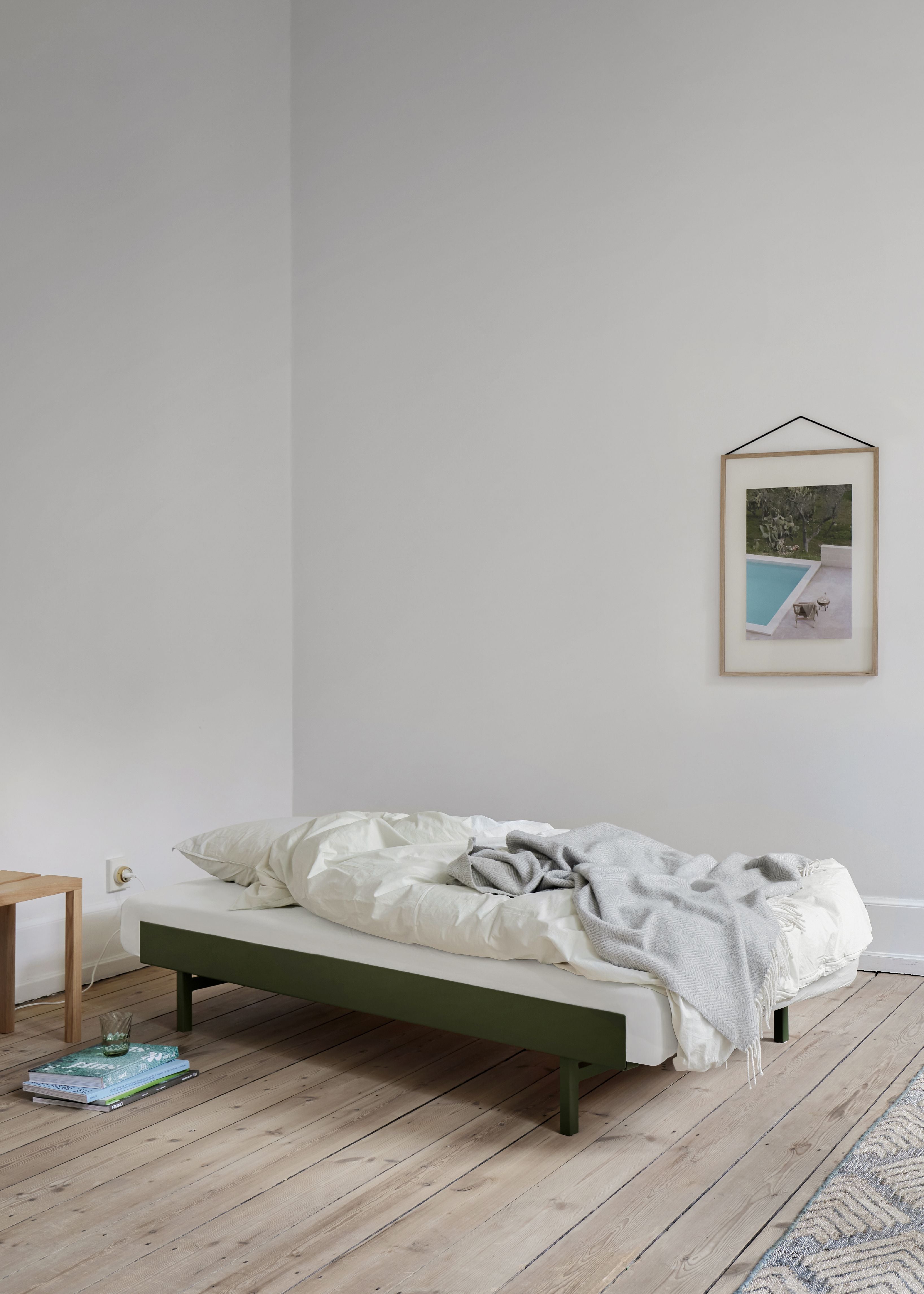 Moebe -Bett mit 2 Nachttischen 90 180 cm, Kieferngrün
