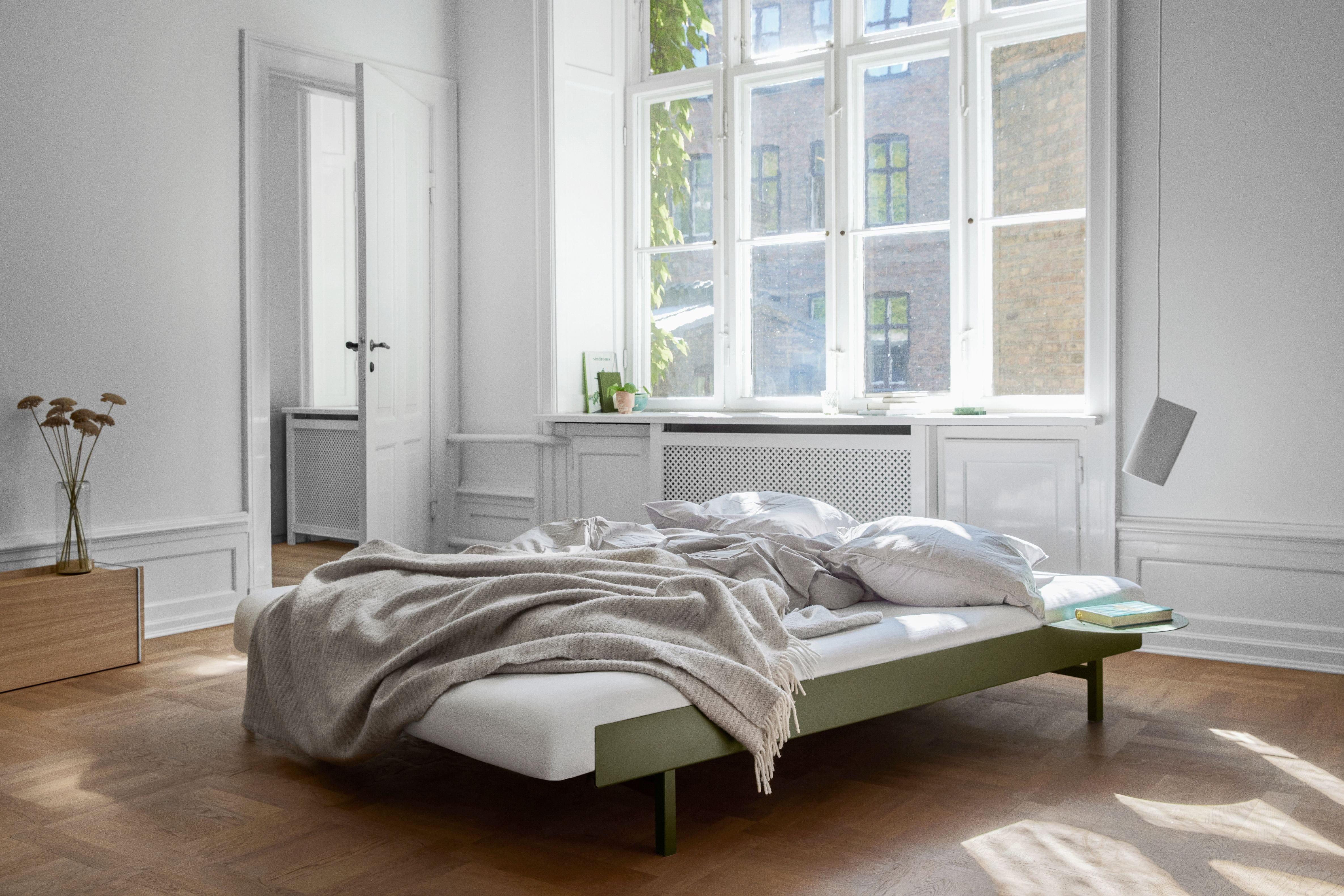 Moebe -Bett mit Bettlatten 160 cm, Kieferngrün
