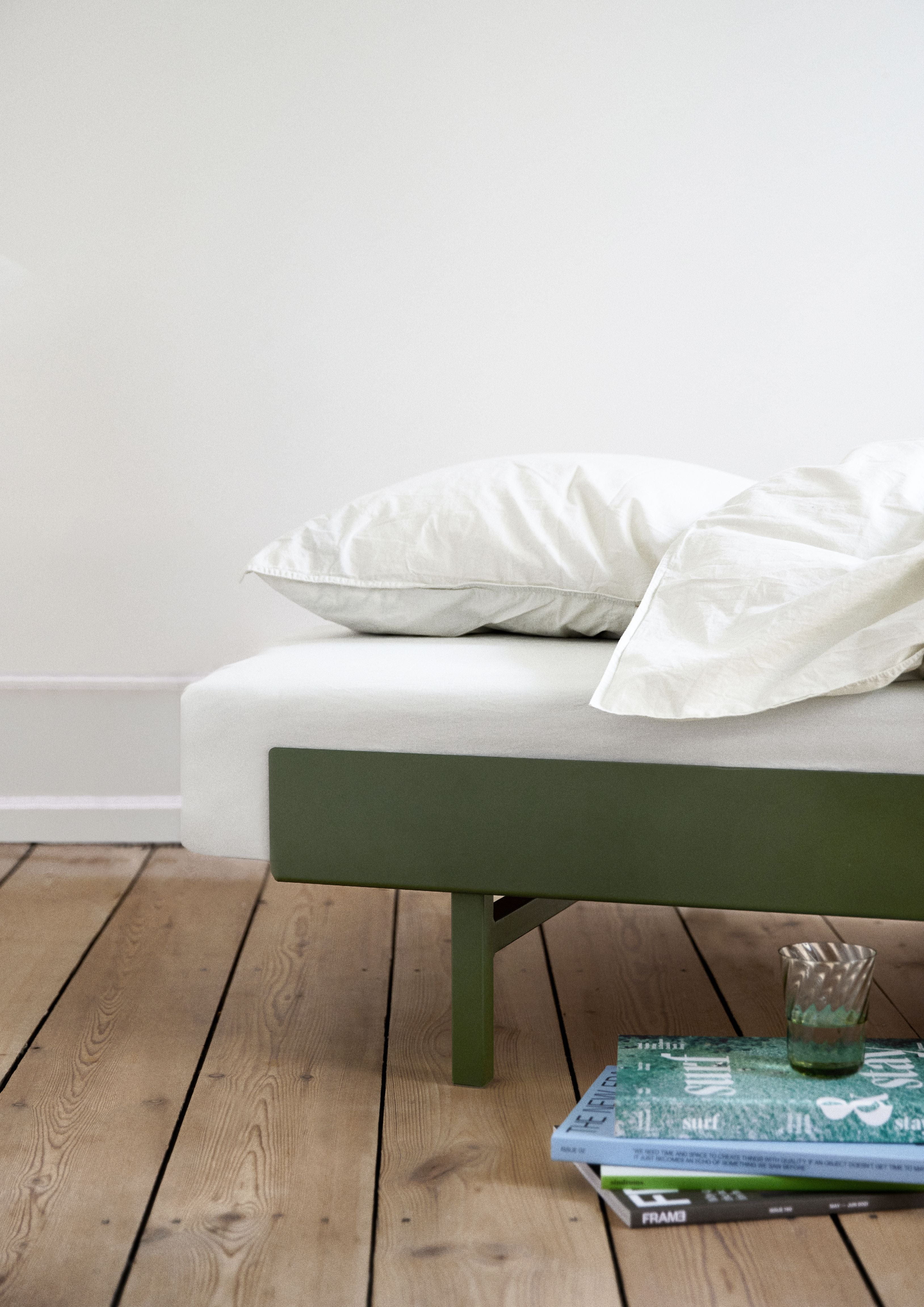 Moebe seng med sengelats 90 cm, fyrrenegrøn
